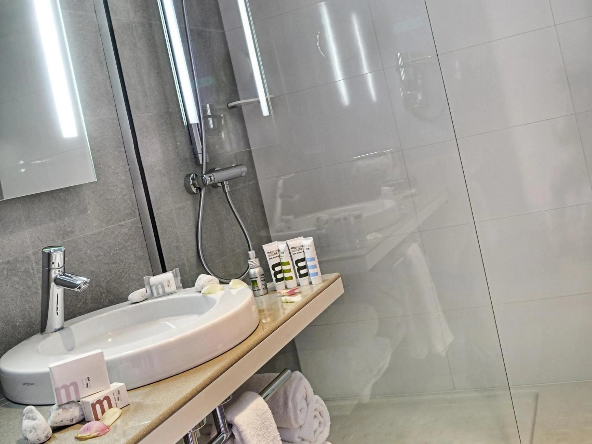 Bedroom in Mercure Nice Promenade Des Anglais