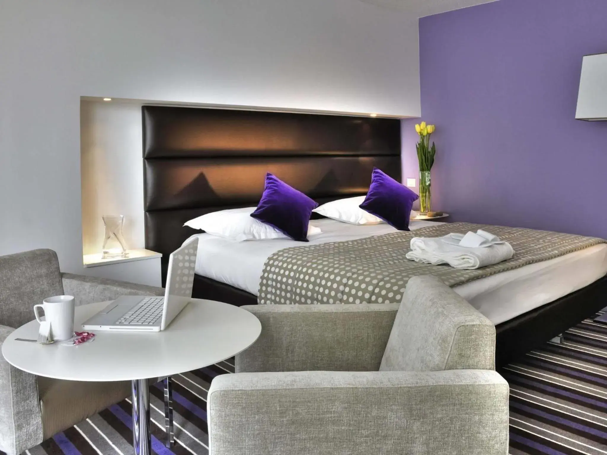 Bedroom, Bed in Mercure Nice Promenade Des Anglais Bedroom, Bed in Mercure Nice Promenade Des Anglais