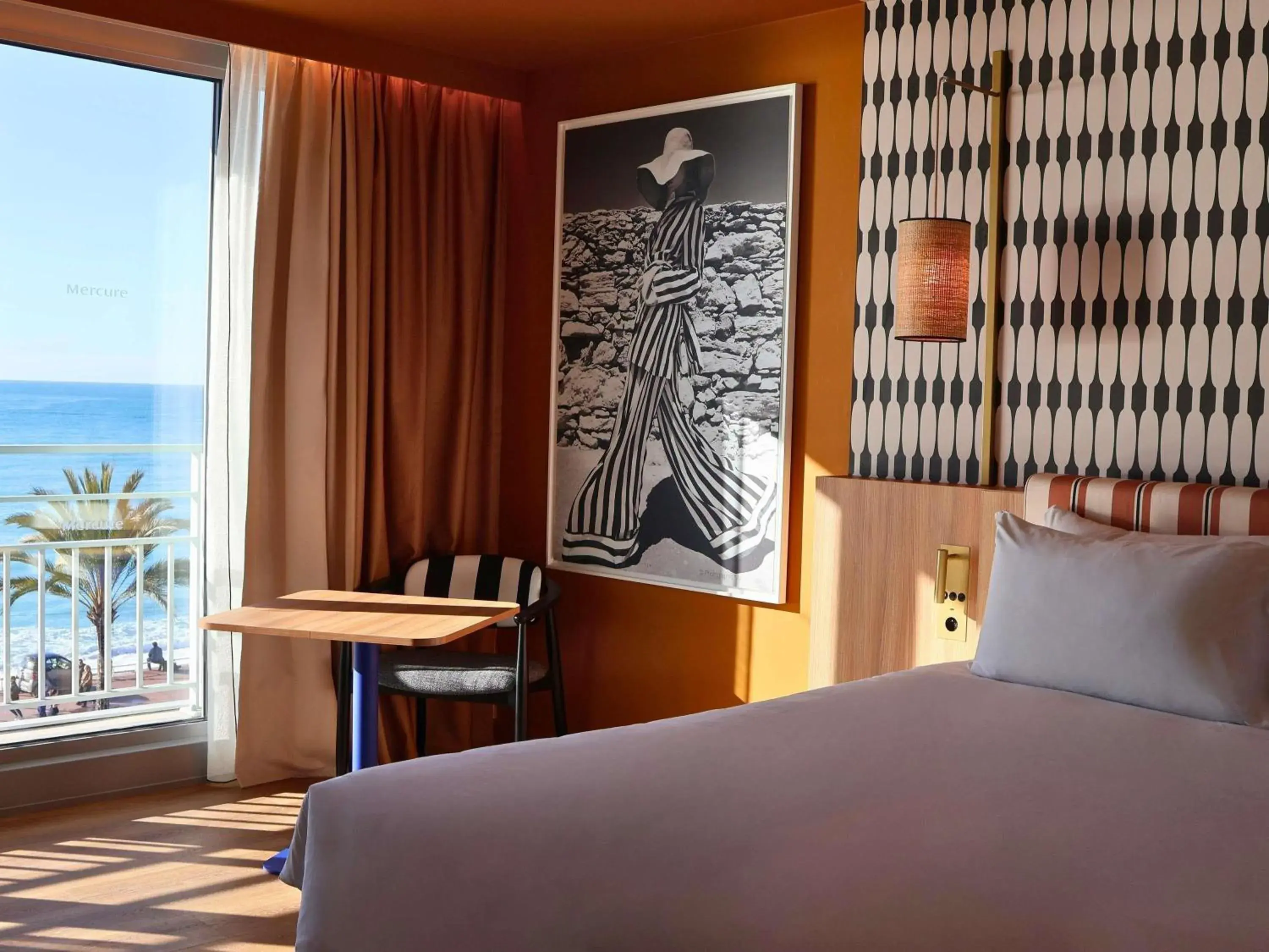 Bedroom, Bed in Mercure Nice Promenade Des Anglais Bedroom, Bed in Mercure Nice Promenade Des Anglais