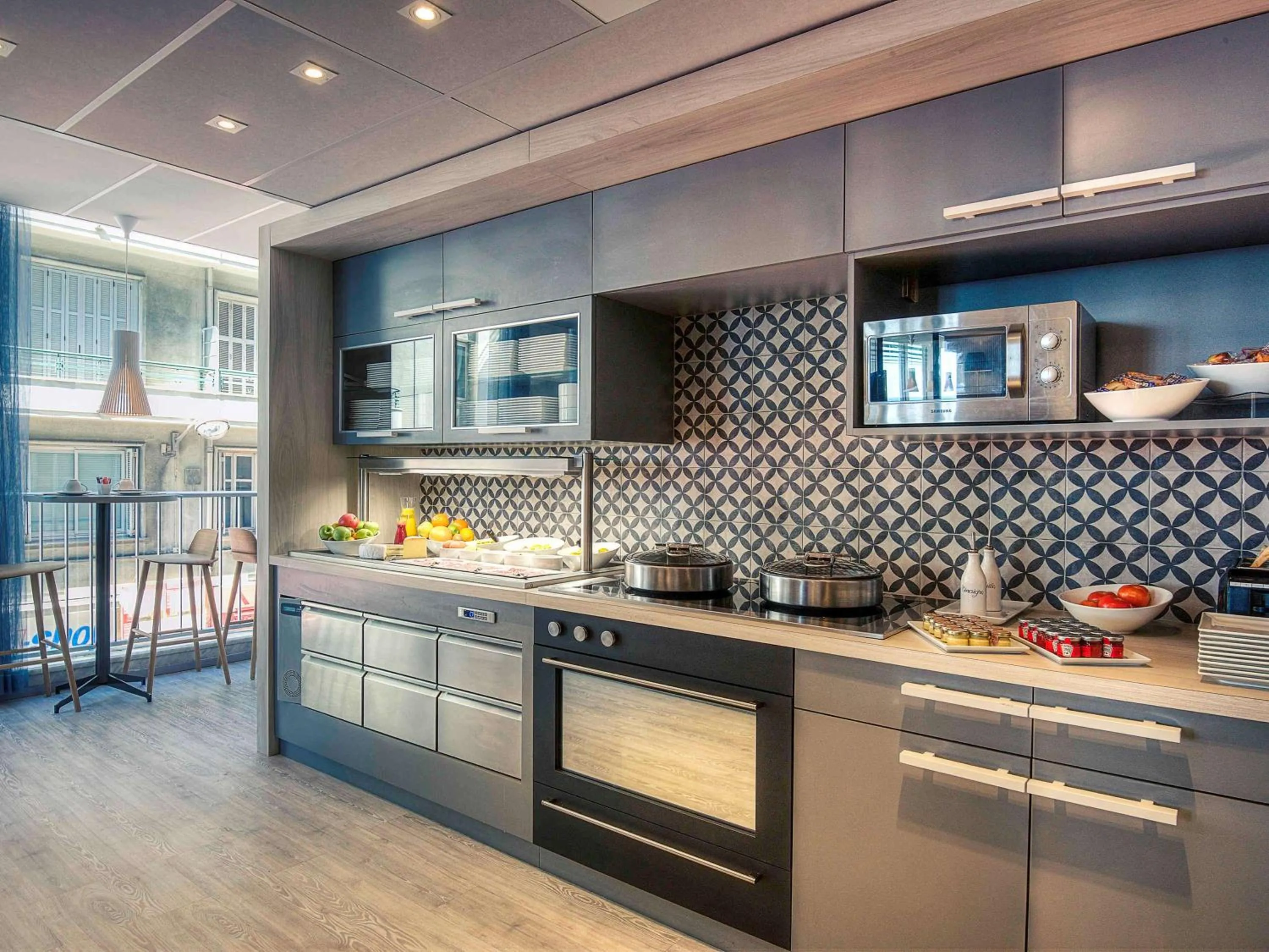 Restaurant/places to eat in Mercure Nice Promenade Des Anglais