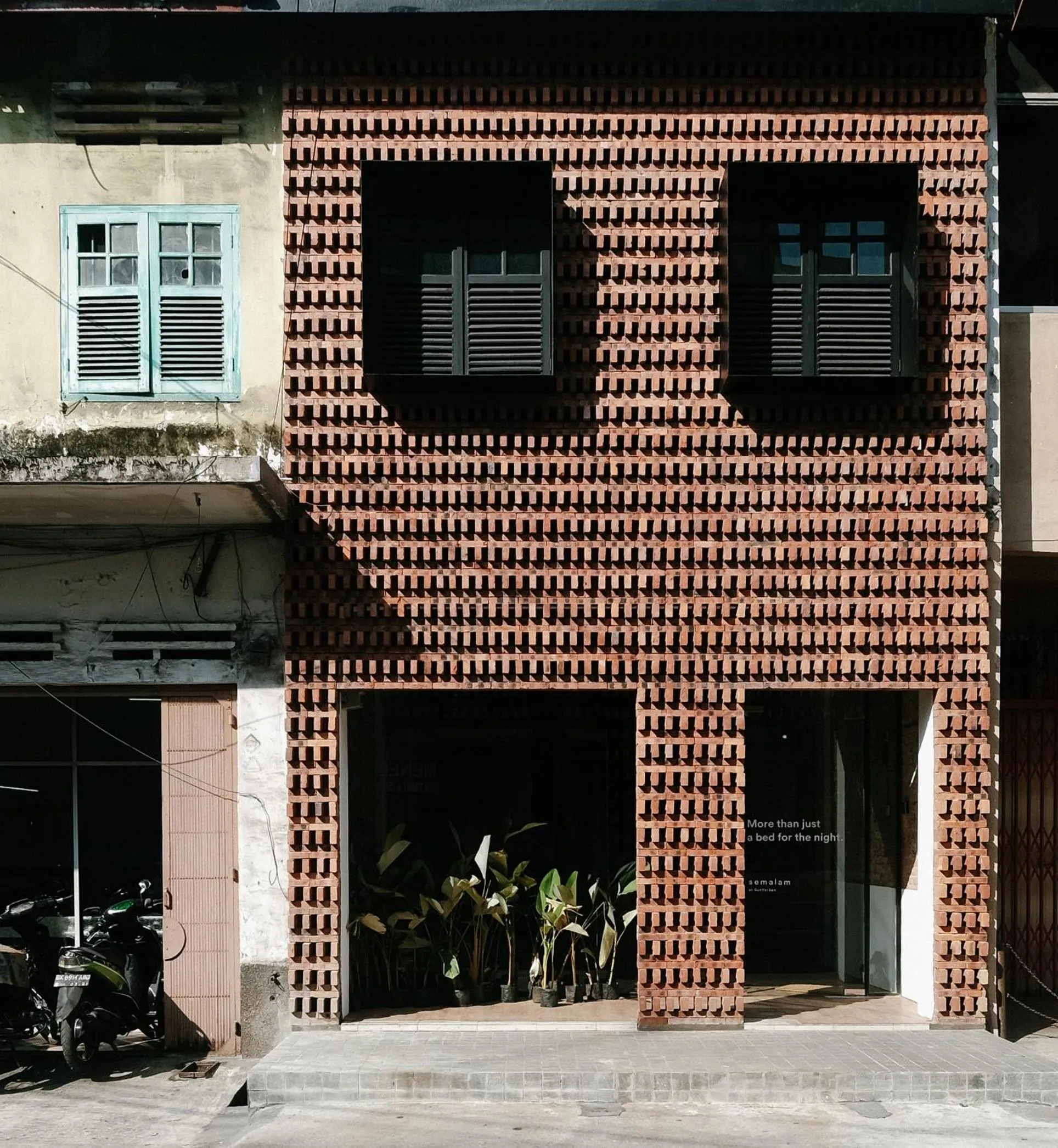 Property building in Semalam at Sun Yat Sen - SELF CHECK IN