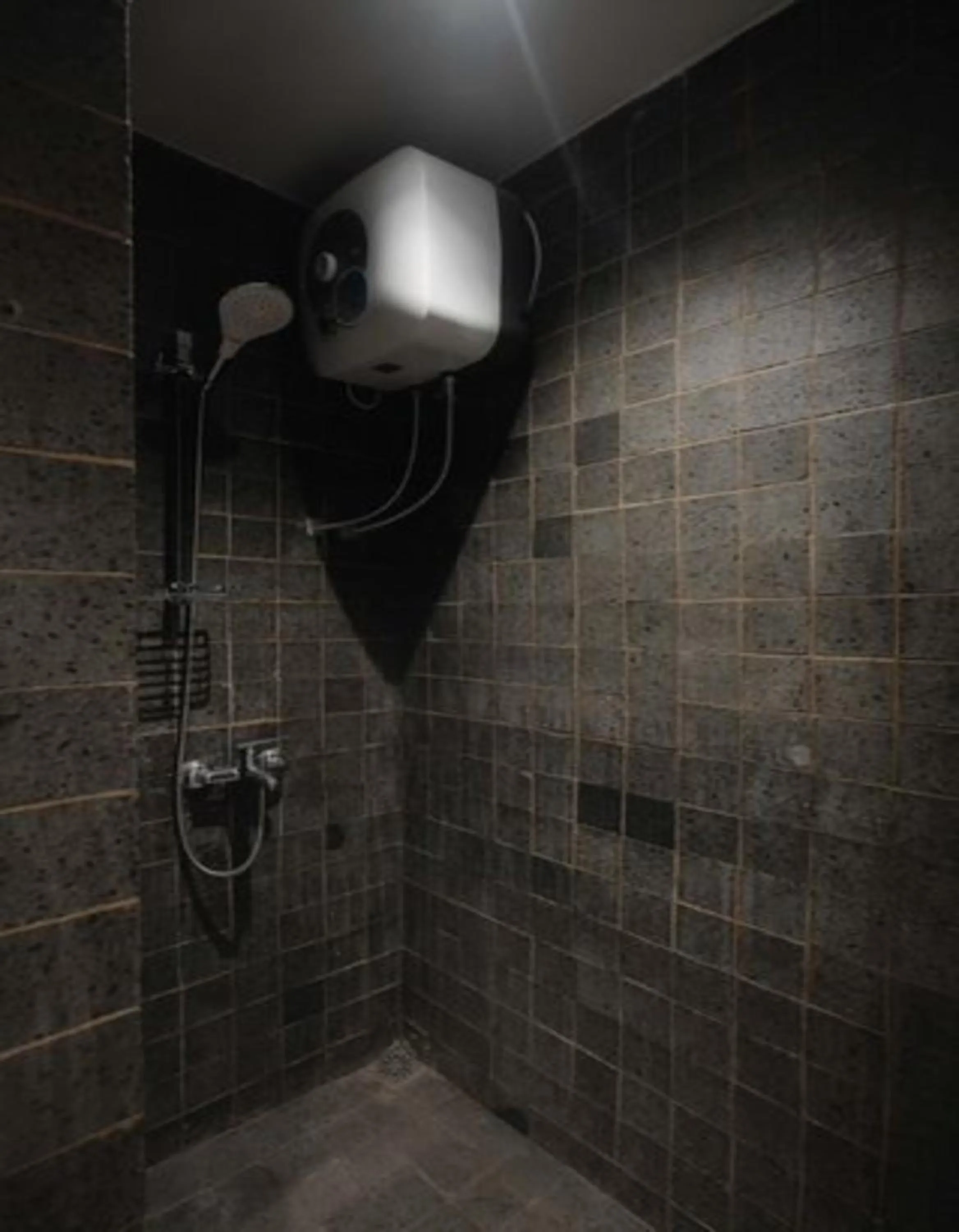 Shower in Semalam at Sun Yat Sen - SELF CHECK IN