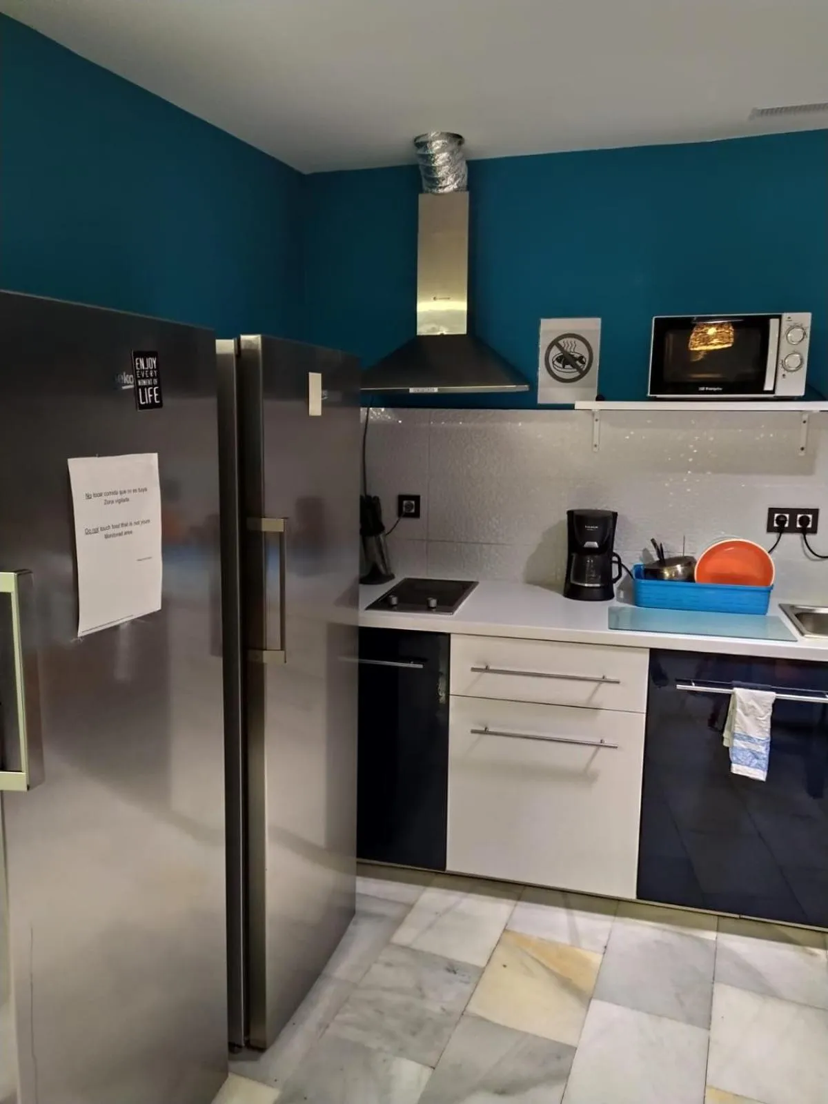 Kitchen or kitchenette in Málaga Centro Hostel