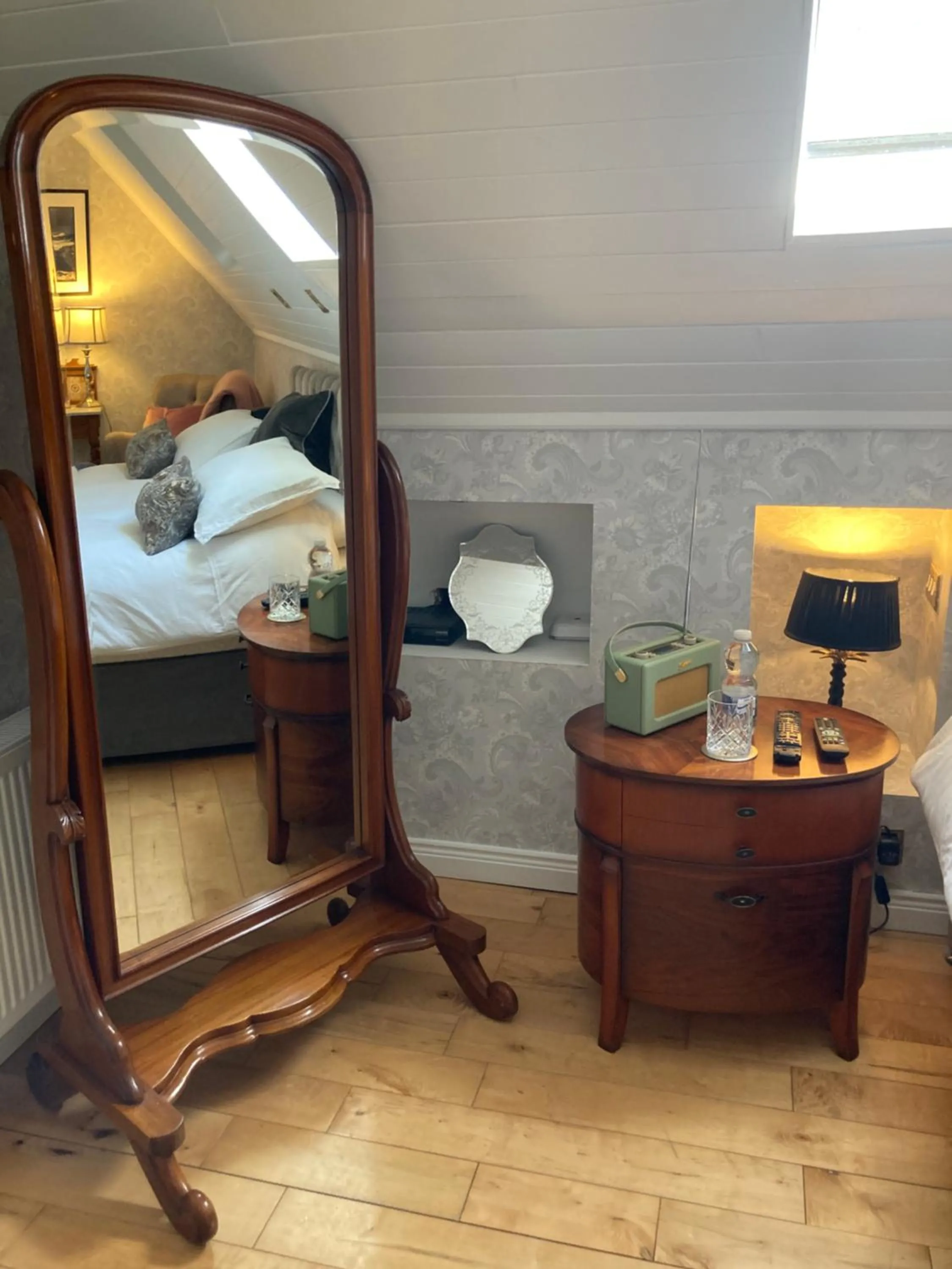 Bedroom, Bed in Ivy Cottage B&B
