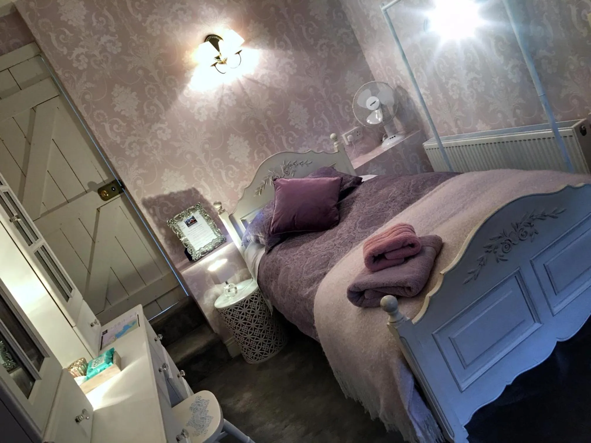 Bedroom, Bed in Ivy Cottage B&B