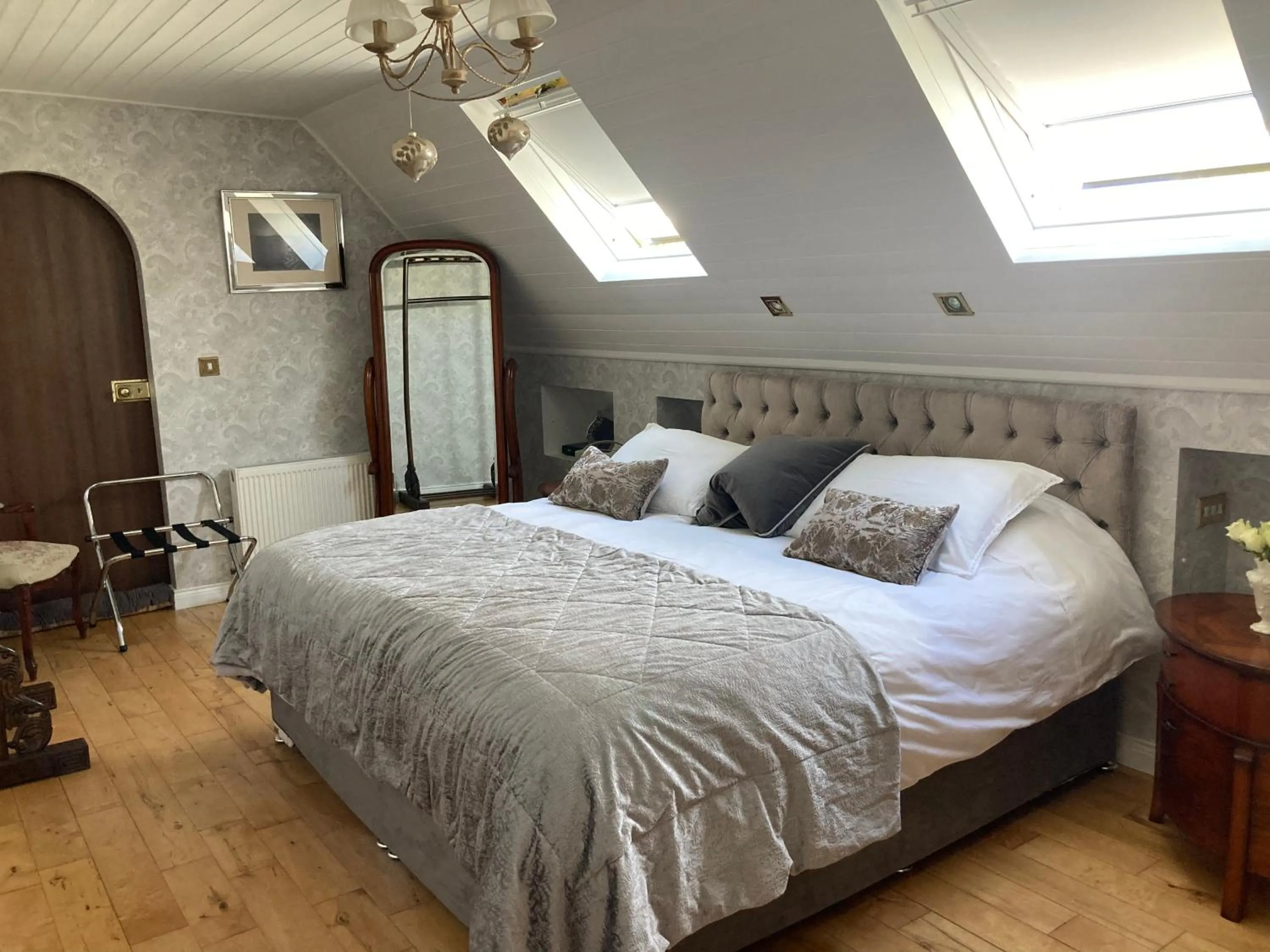 Bedroom, Bed in Ivy Cottage B&B