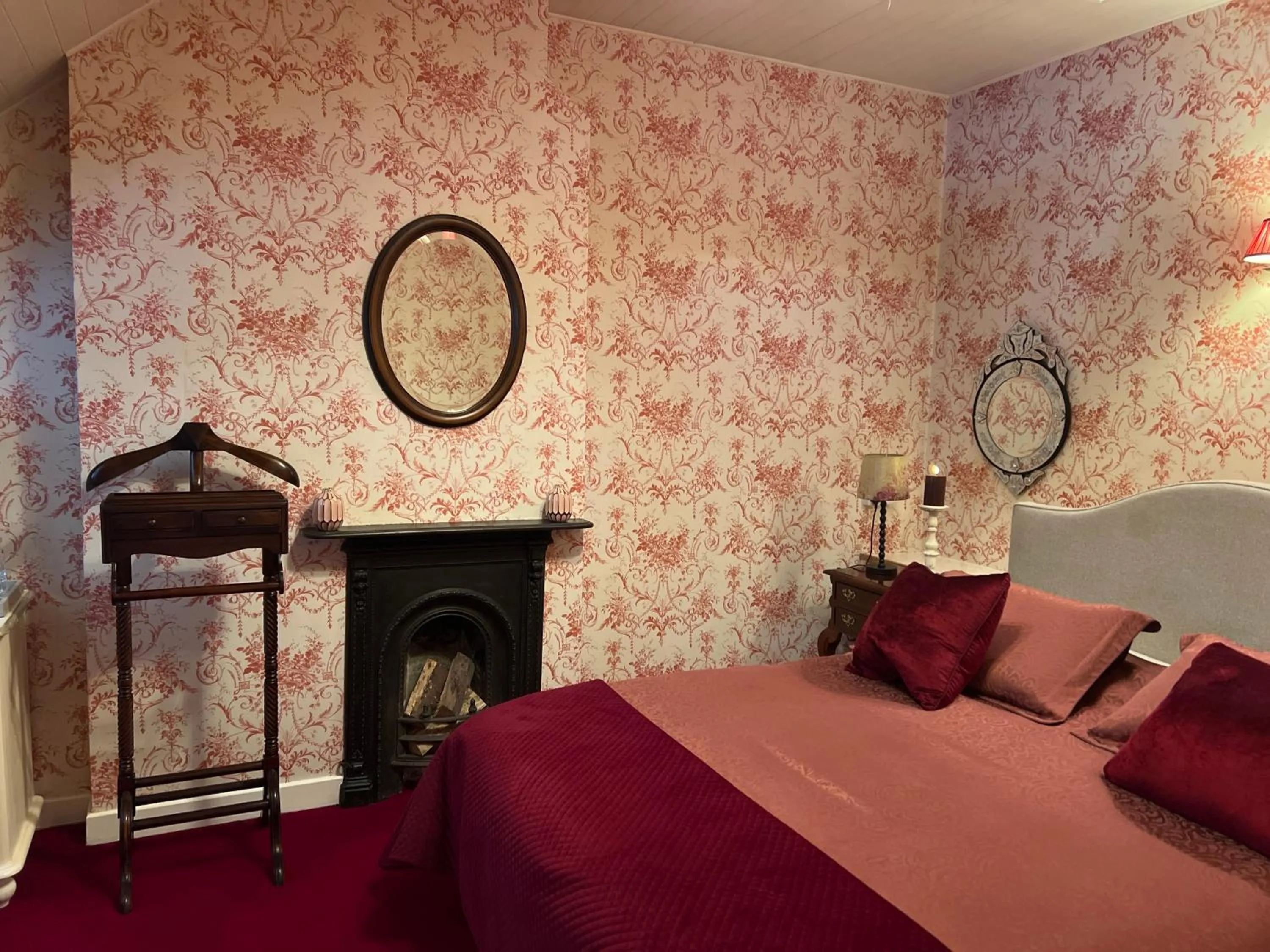Bedroom, Bed in Ivy Cottage B&B