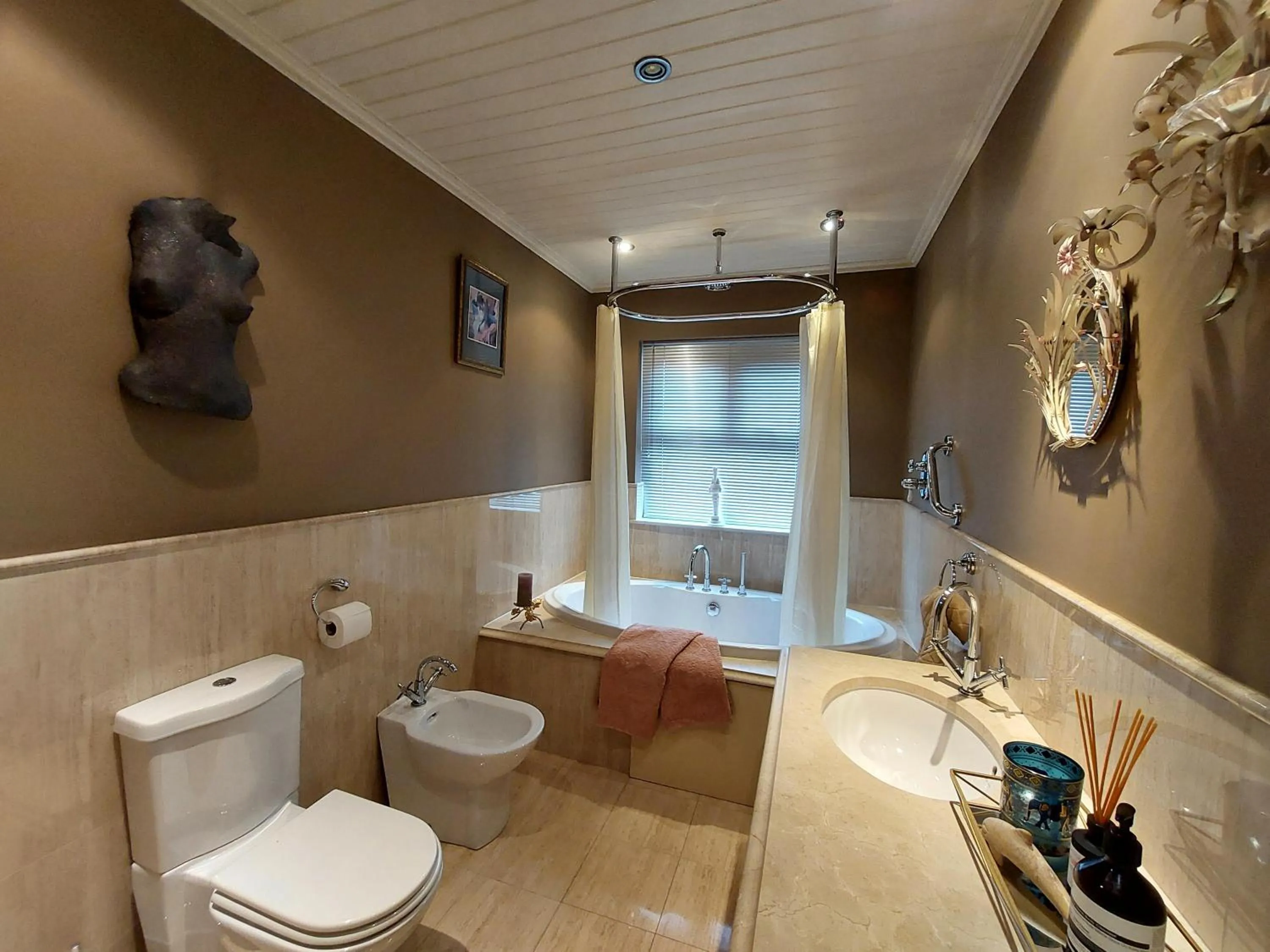 Bathroom in Ivy Cottage B&B