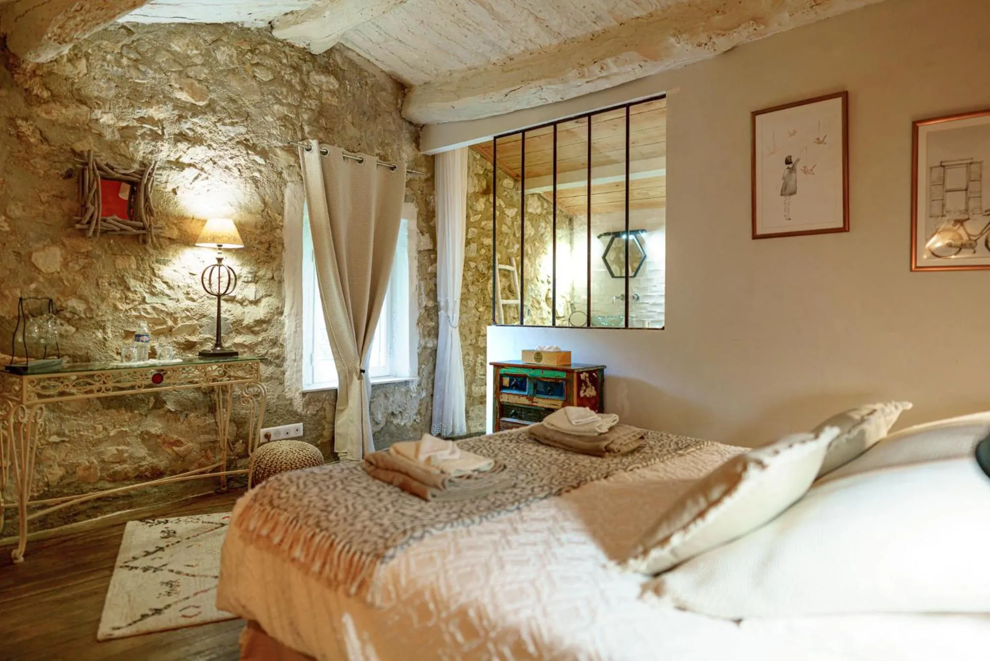 Photo of the whole room, Bed in La Maison de Marguerite