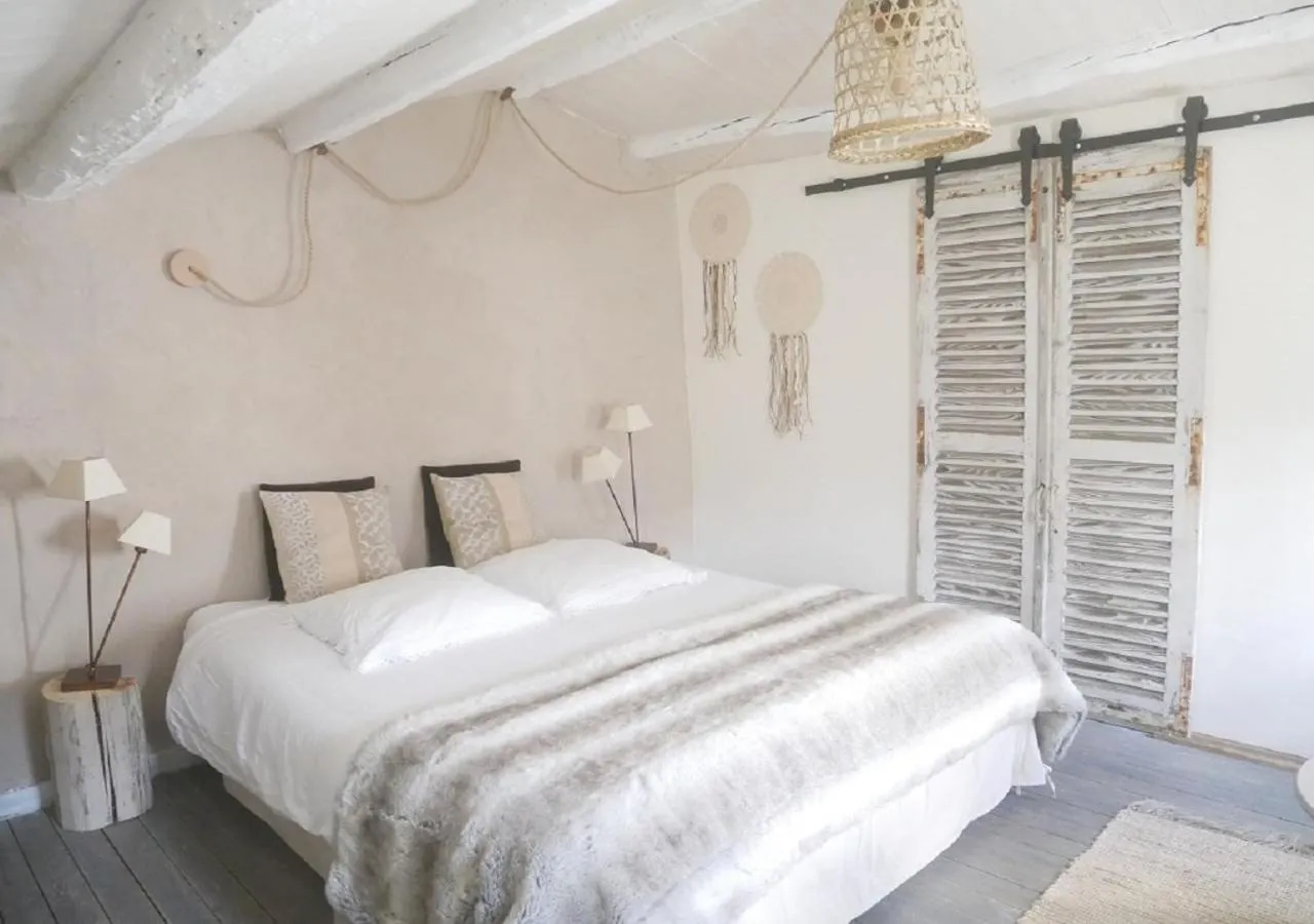 Bed in La Maison de Marguerite