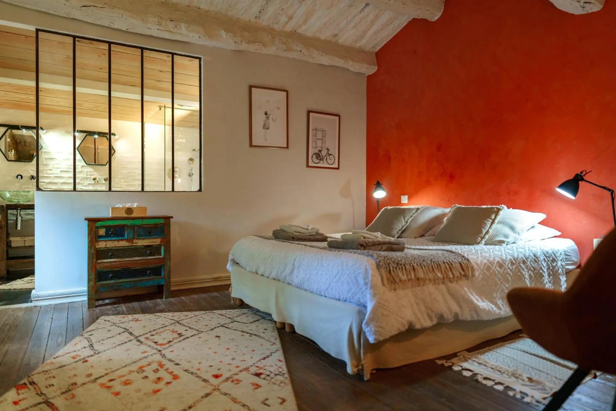 Photo of the whole room, Bed in La Maison de Marguerite