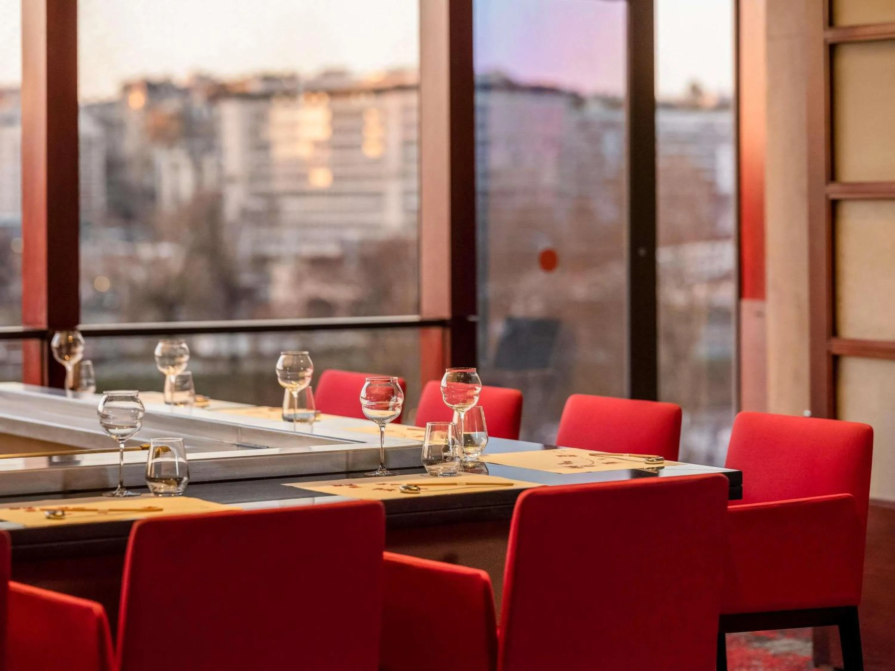 Restaurant/places to eat in Novotel Paris Centre Tour Eiffel