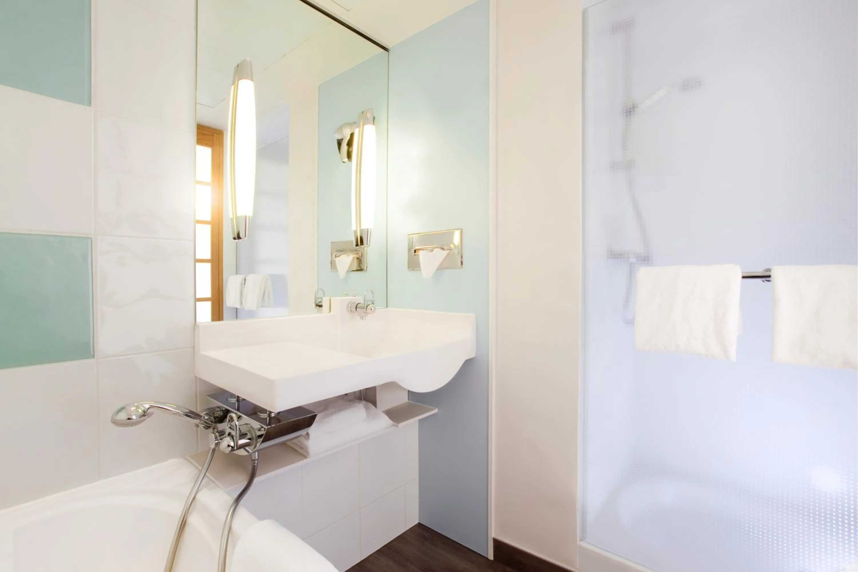 Toilet in Novotel Paris Centre Tour Eiffel