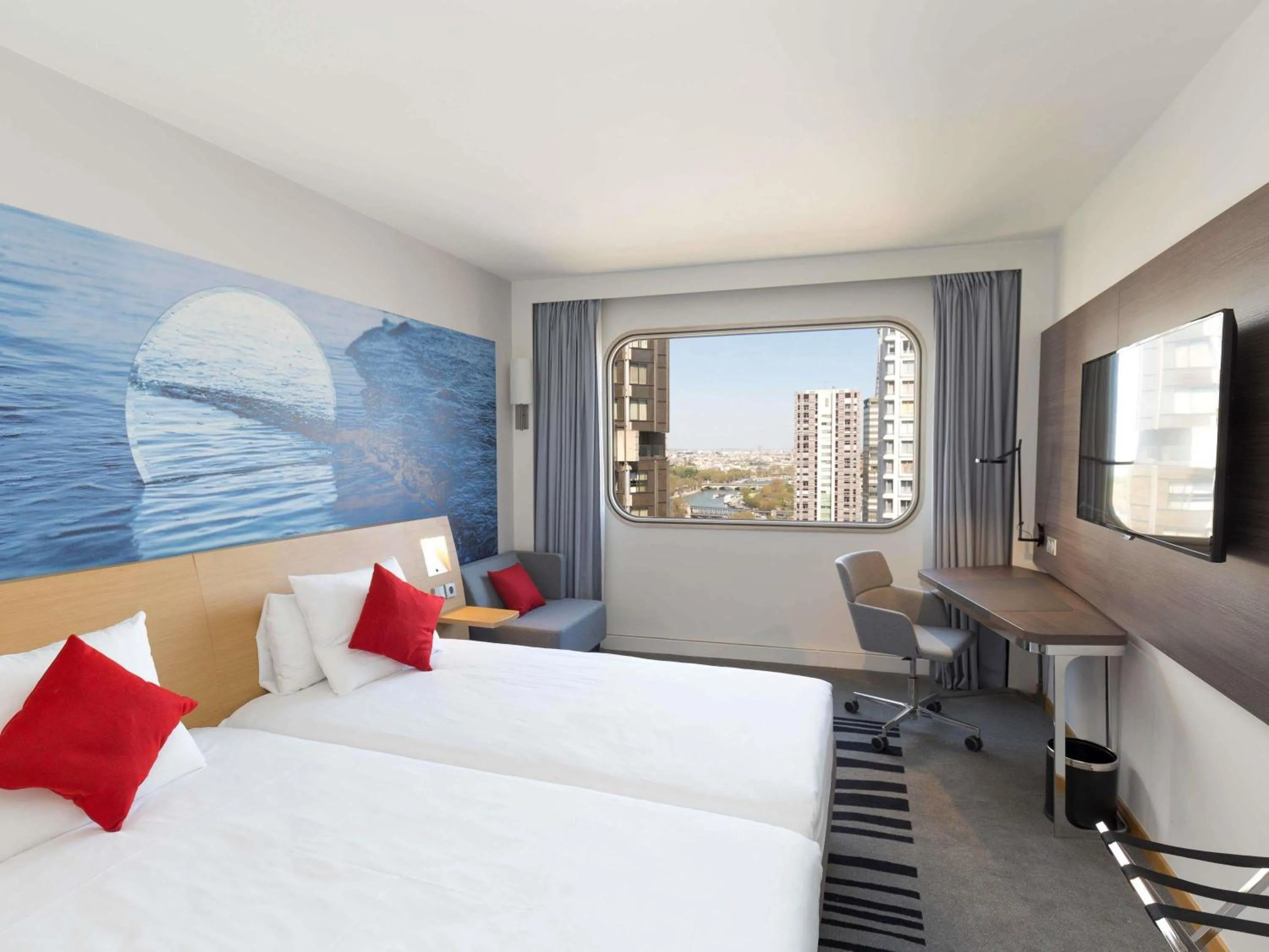 Bedroom, Bed in Novotel Paris Centre Tour Eiffel
