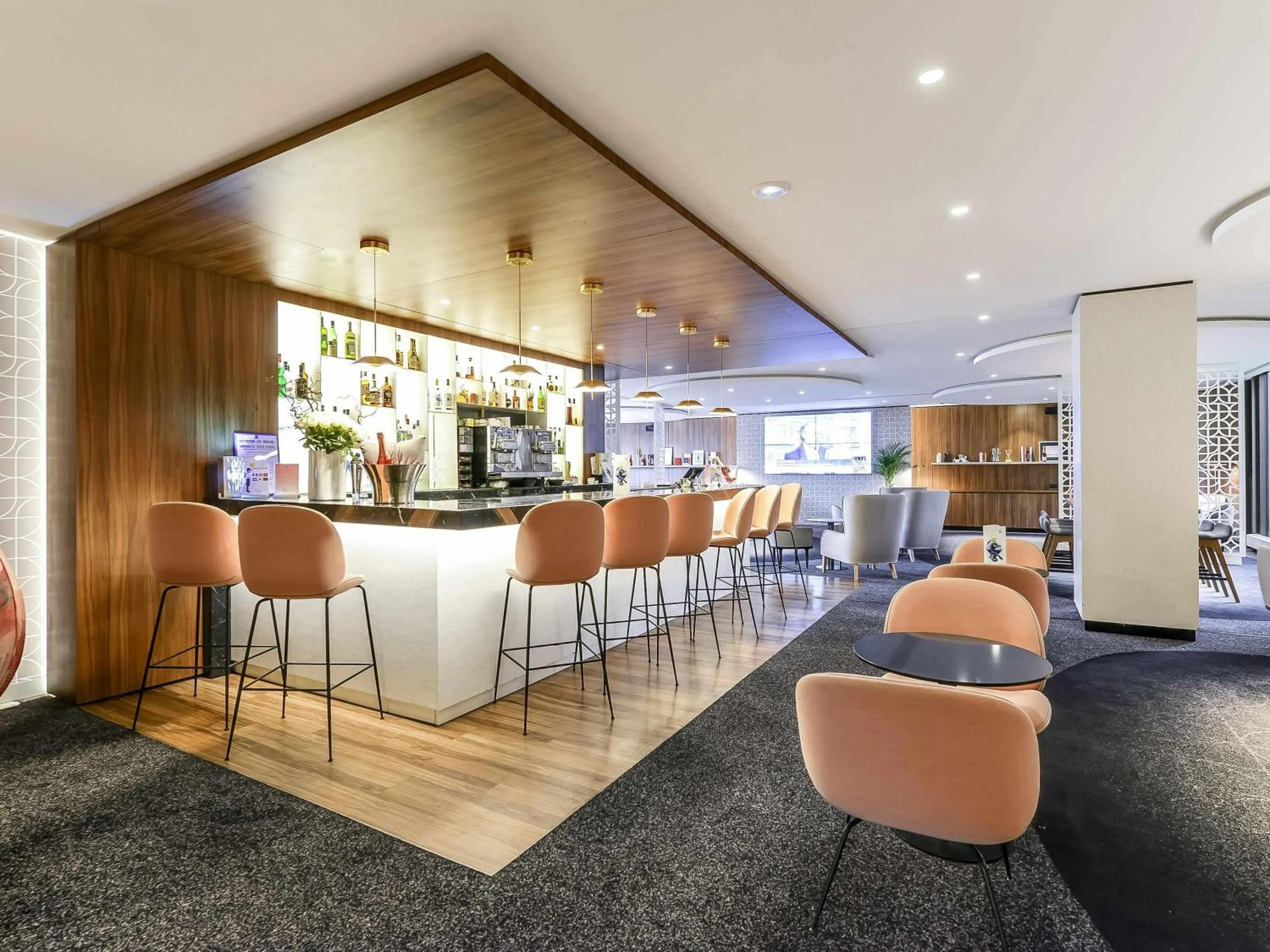 Lounge or bar in Novotel Paris Centre Tour Eiffel
