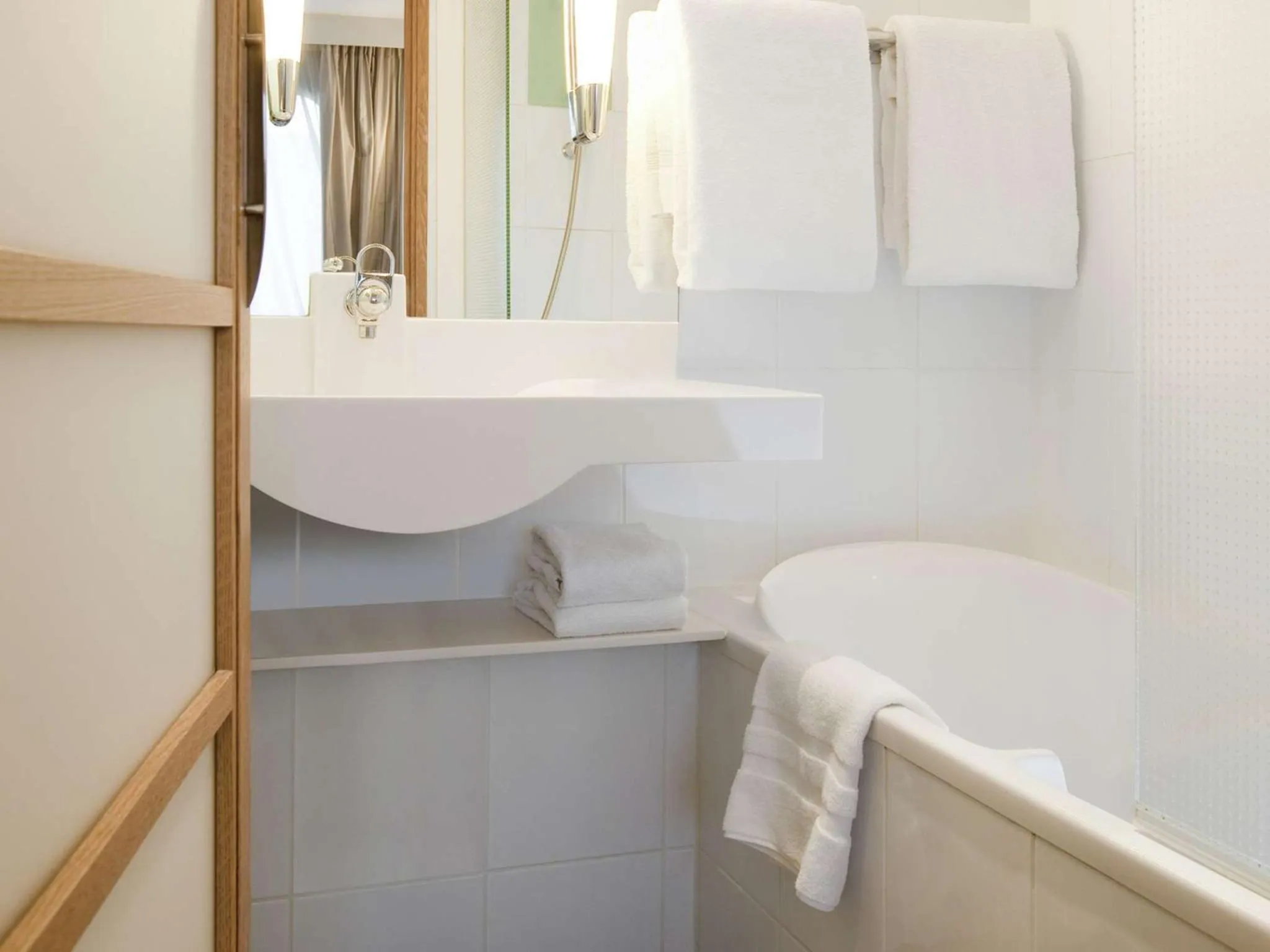 Bathroom in Novotel Paris Centre Tour Eiffel