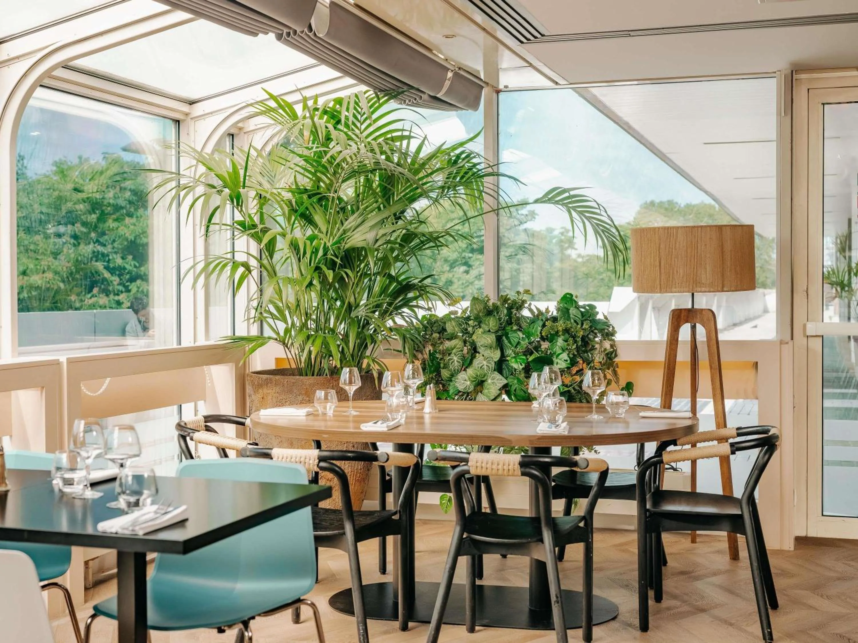 Restaurant/places to eat in Novotel Paris Centre Tour Eiffel