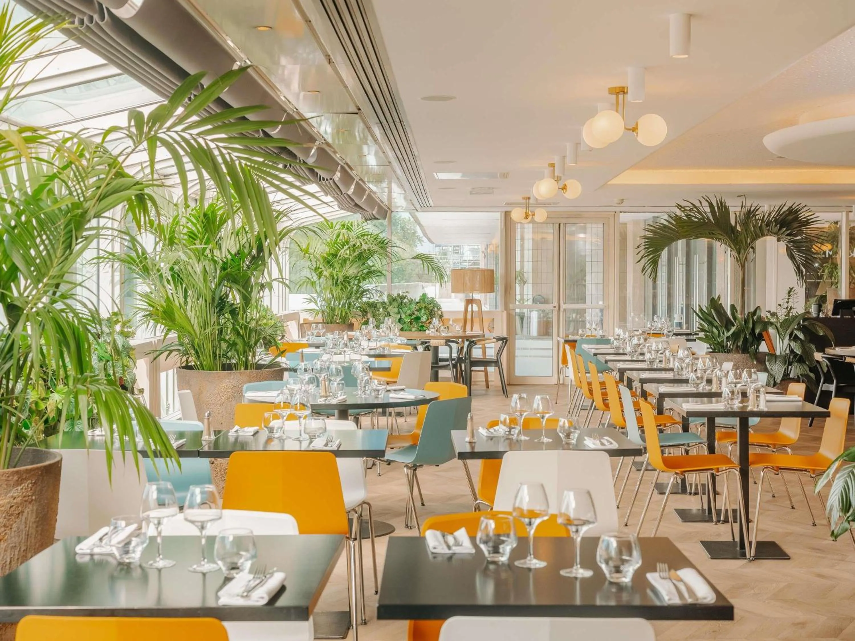 Restaurant/places to eat in Novotel Paris Centre Tour Eiffel