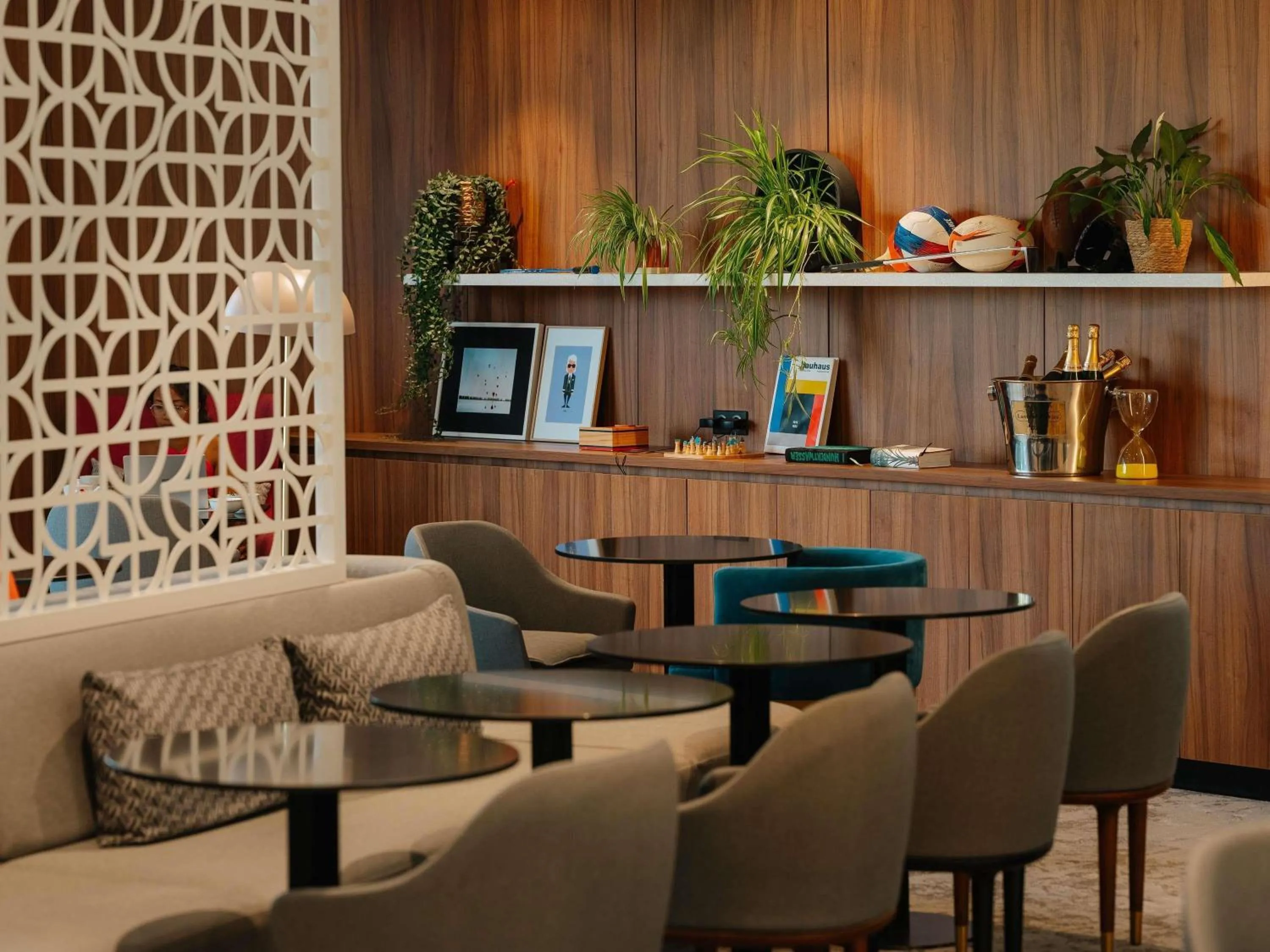 Lounge or bar in Novotel Paris Centre Tour Eiffel