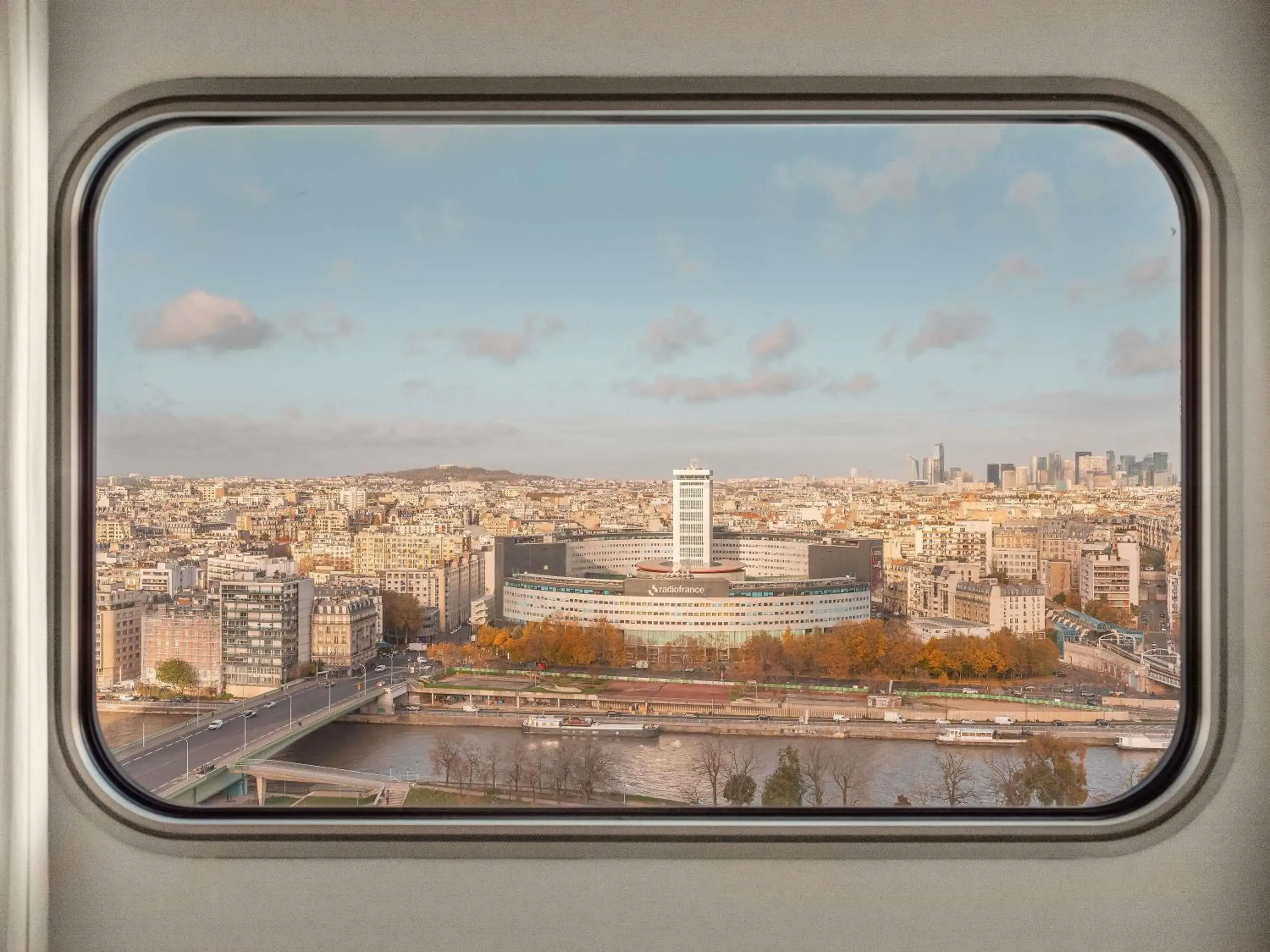 Superior Queen Room with Sofa Bed in Novotel Paris Centre Tour Eiffel Superior Queen Room with Sofa Bed in Novotel Paris Centre Tour Eiffel