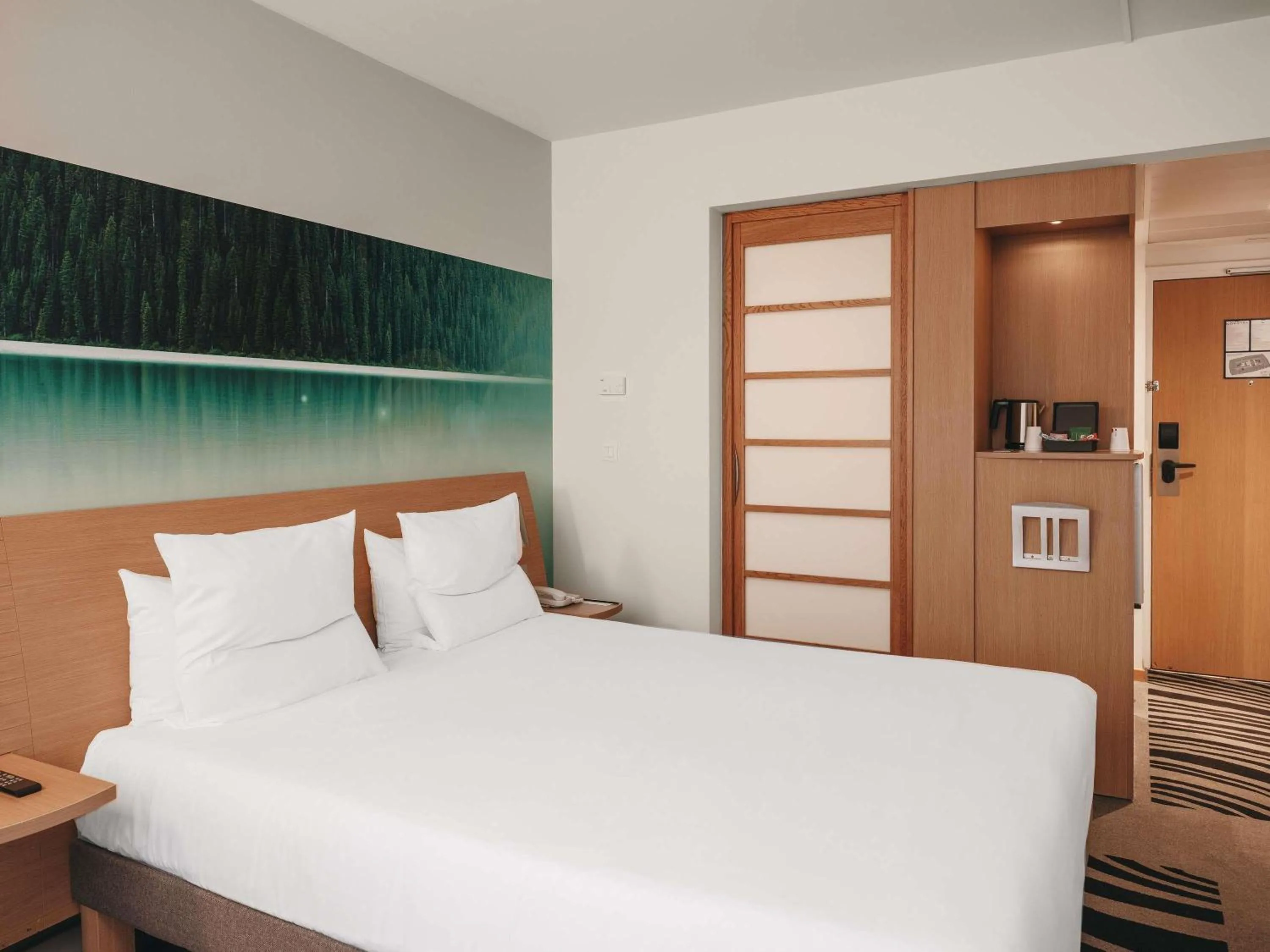 Bedroom, Bed in Novotel Paris Centre Tour Eiffel