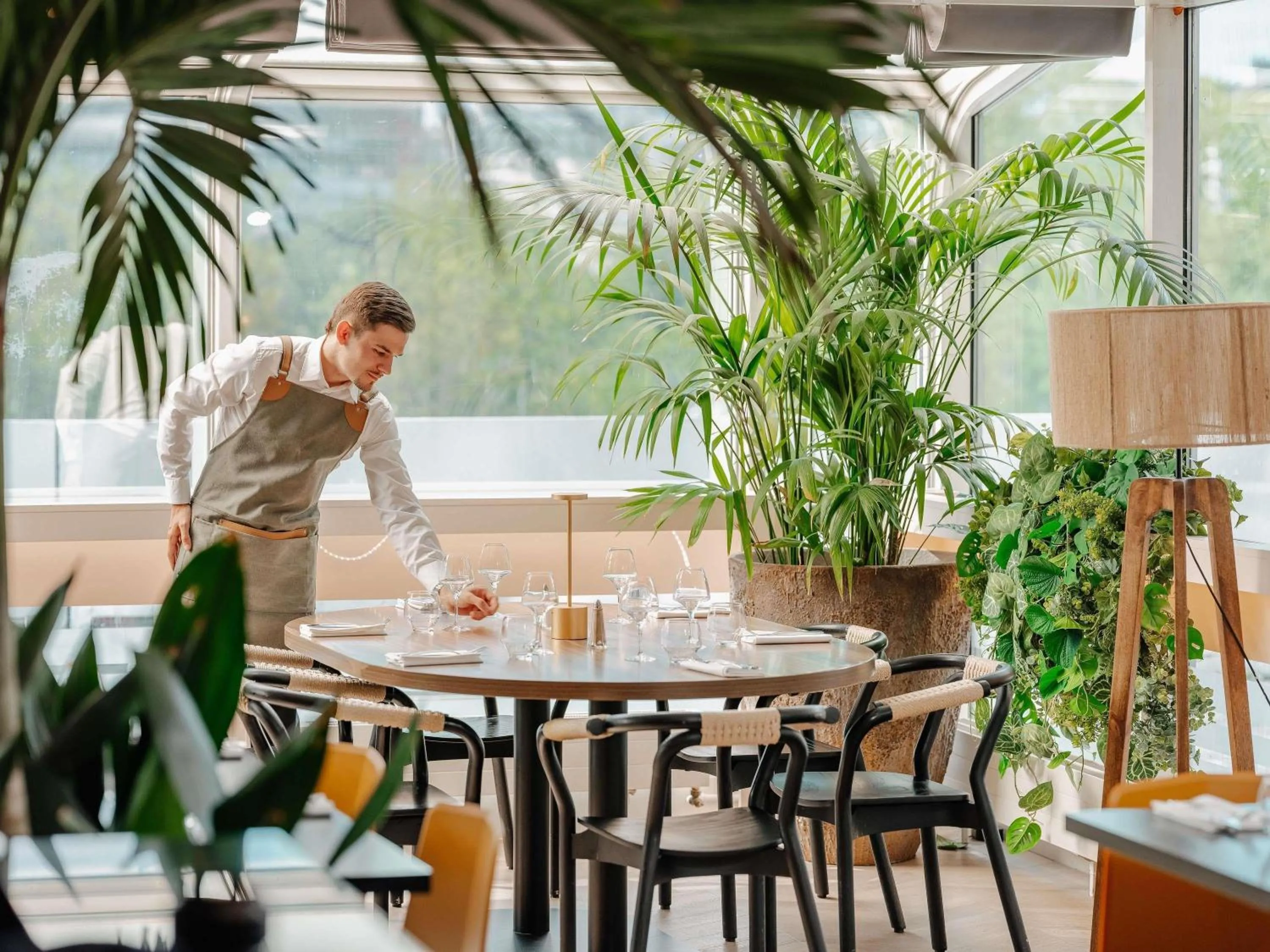 Restaurant/places to eat in Novotel Paris Centre Tour Eiffel