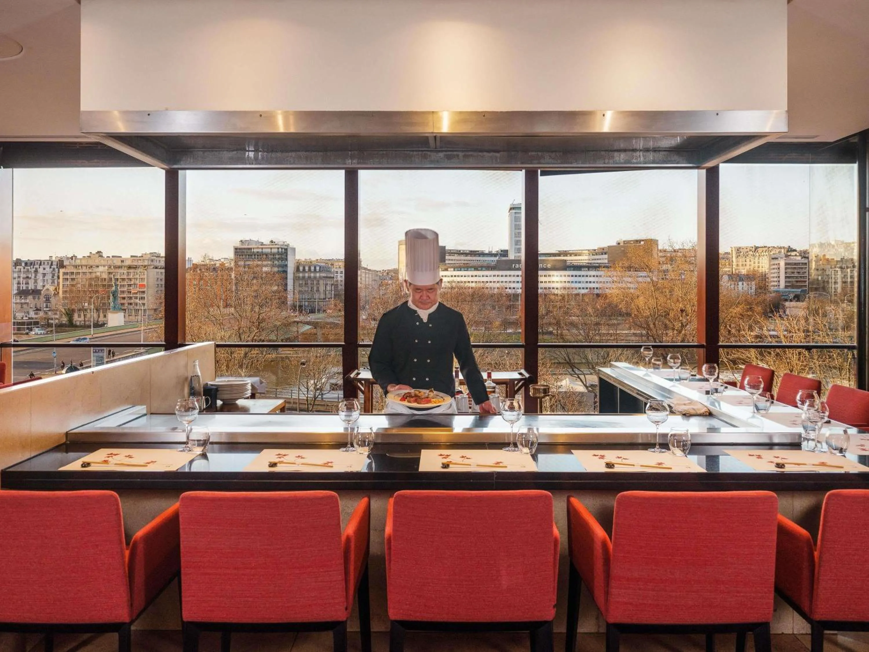 Restaurant/places to eat in Novotel Paris Centre Tour Eiffel