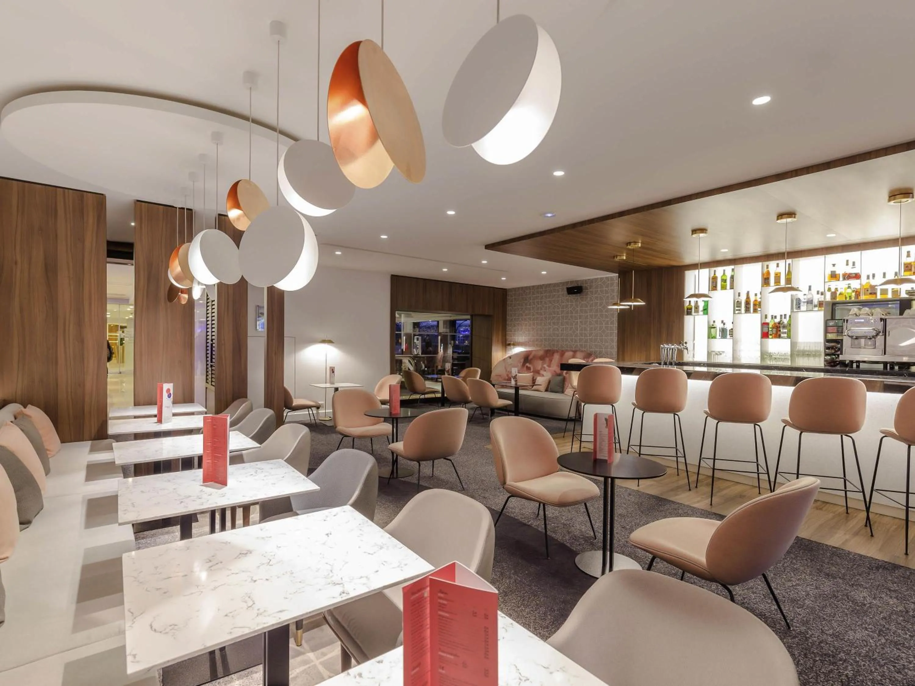 Lounge or bar in Novotel Paris Centre Tour Eiffel