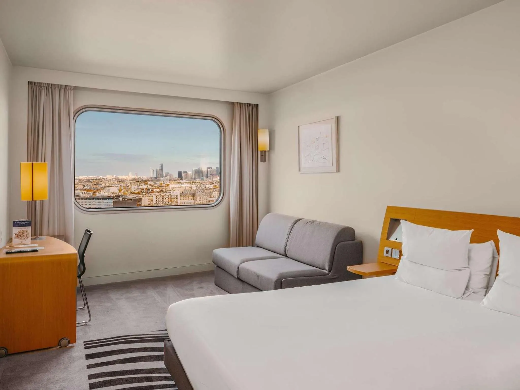 Bedroom, Bed in Novotel Paris Centre Tour Eiffel