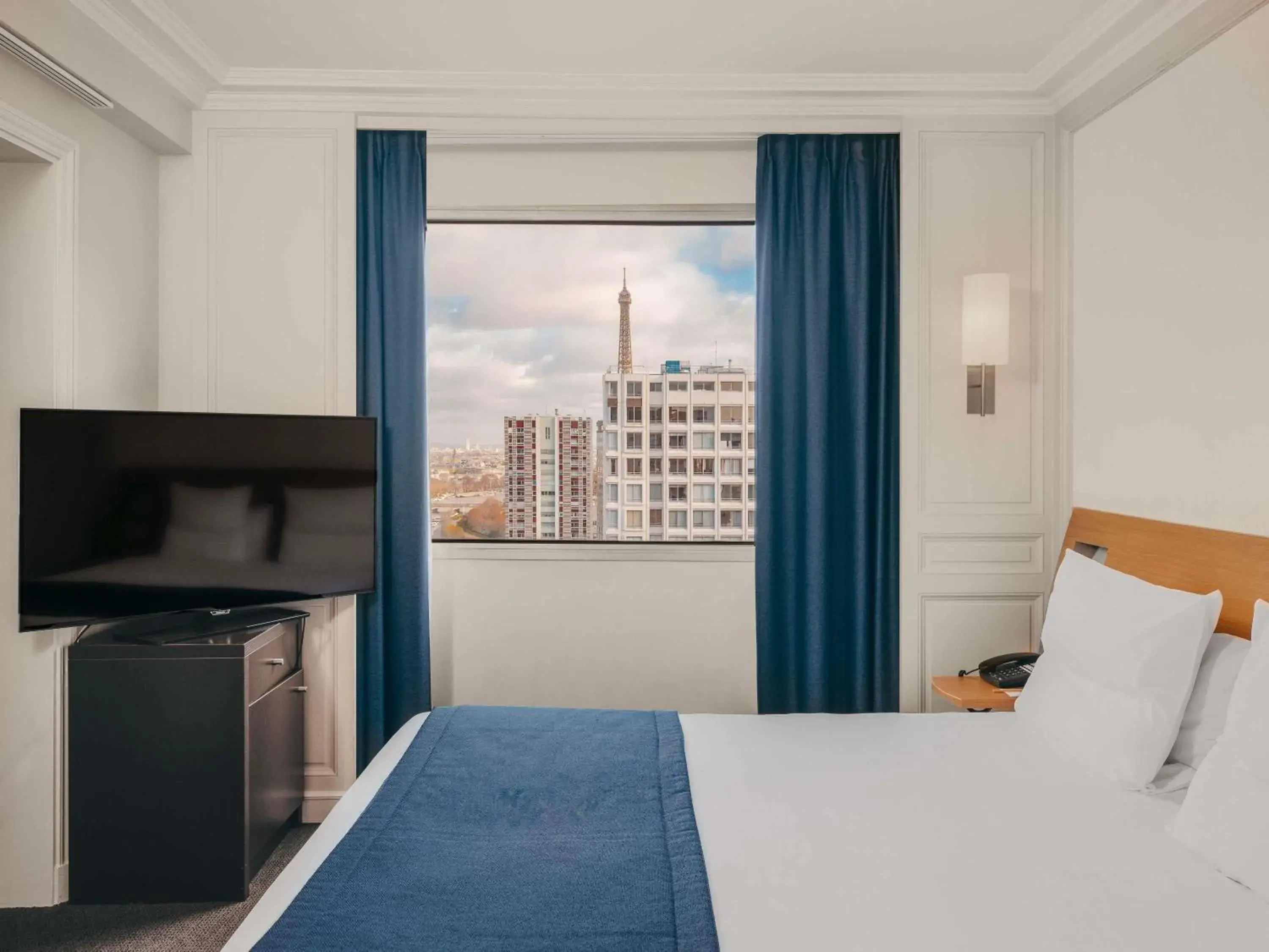 Bedroom, Bed in Novotel Paris Centre Tour Eiffel Bedroom, Bed in Novotel Paris Centre Tour Eiffel