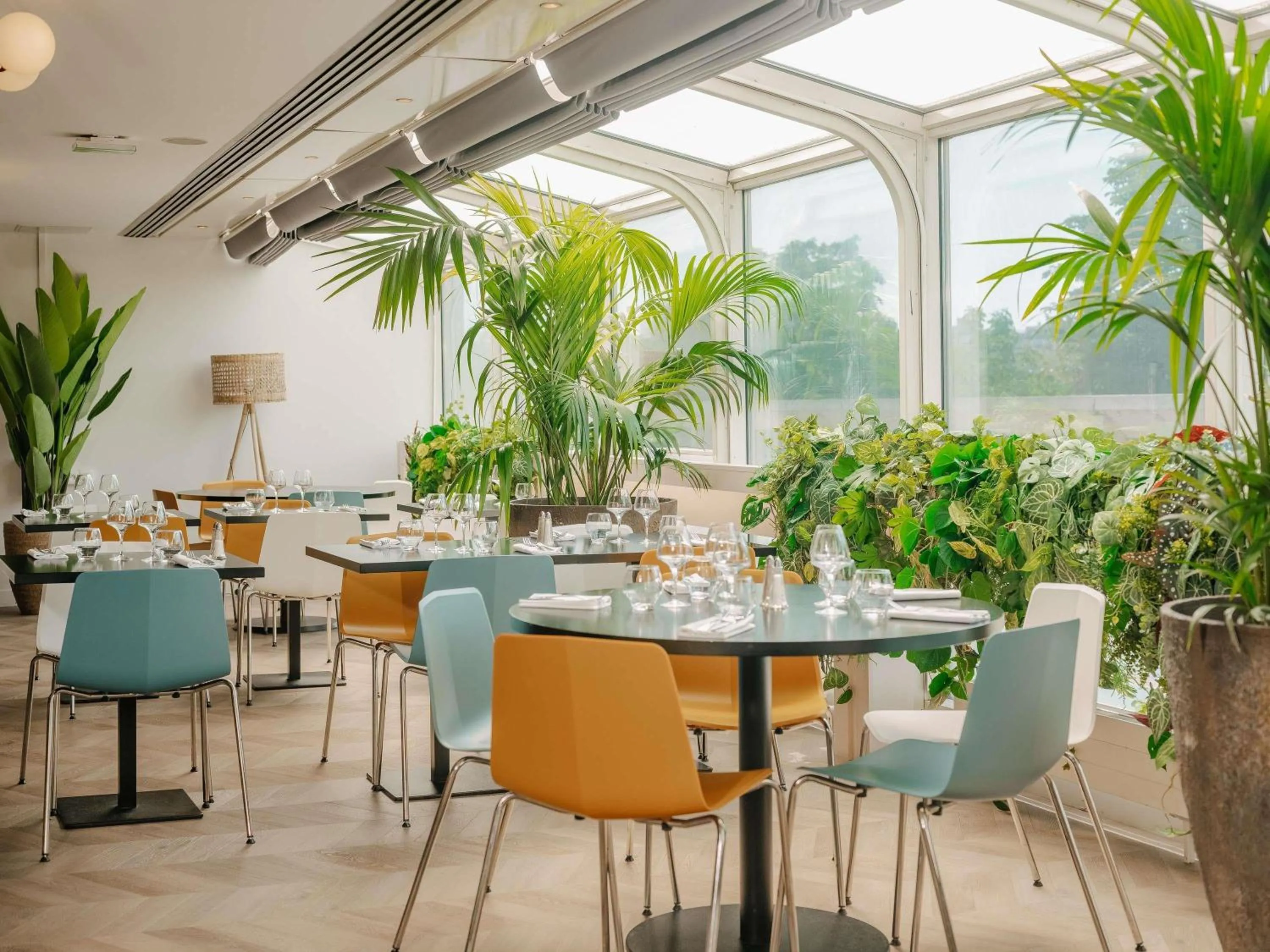 Restaurant/places to eat in Novotel Paris Centre Tour Eiffel