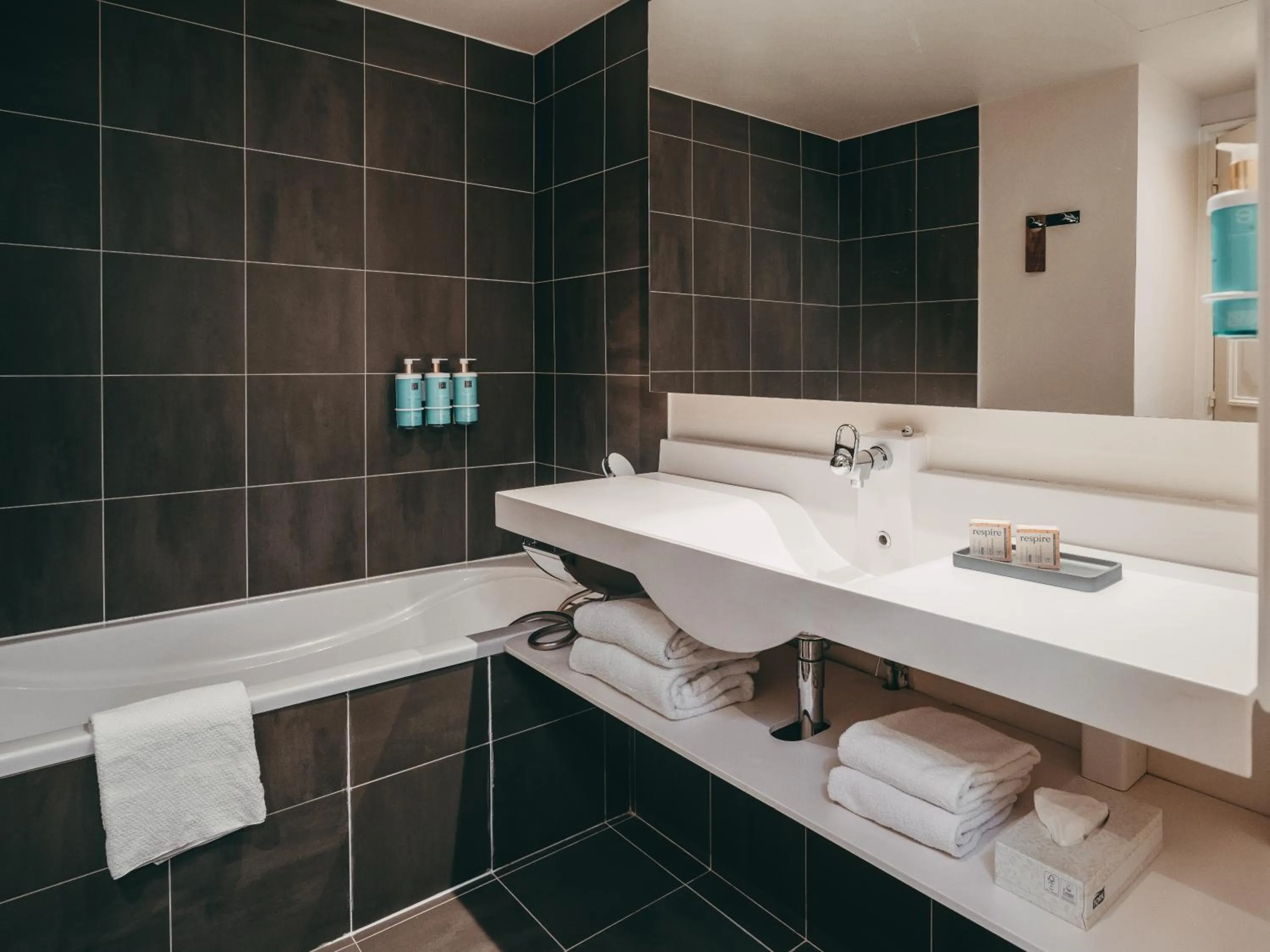 Toilet in Novotel Paris Centre Tour Eiffel