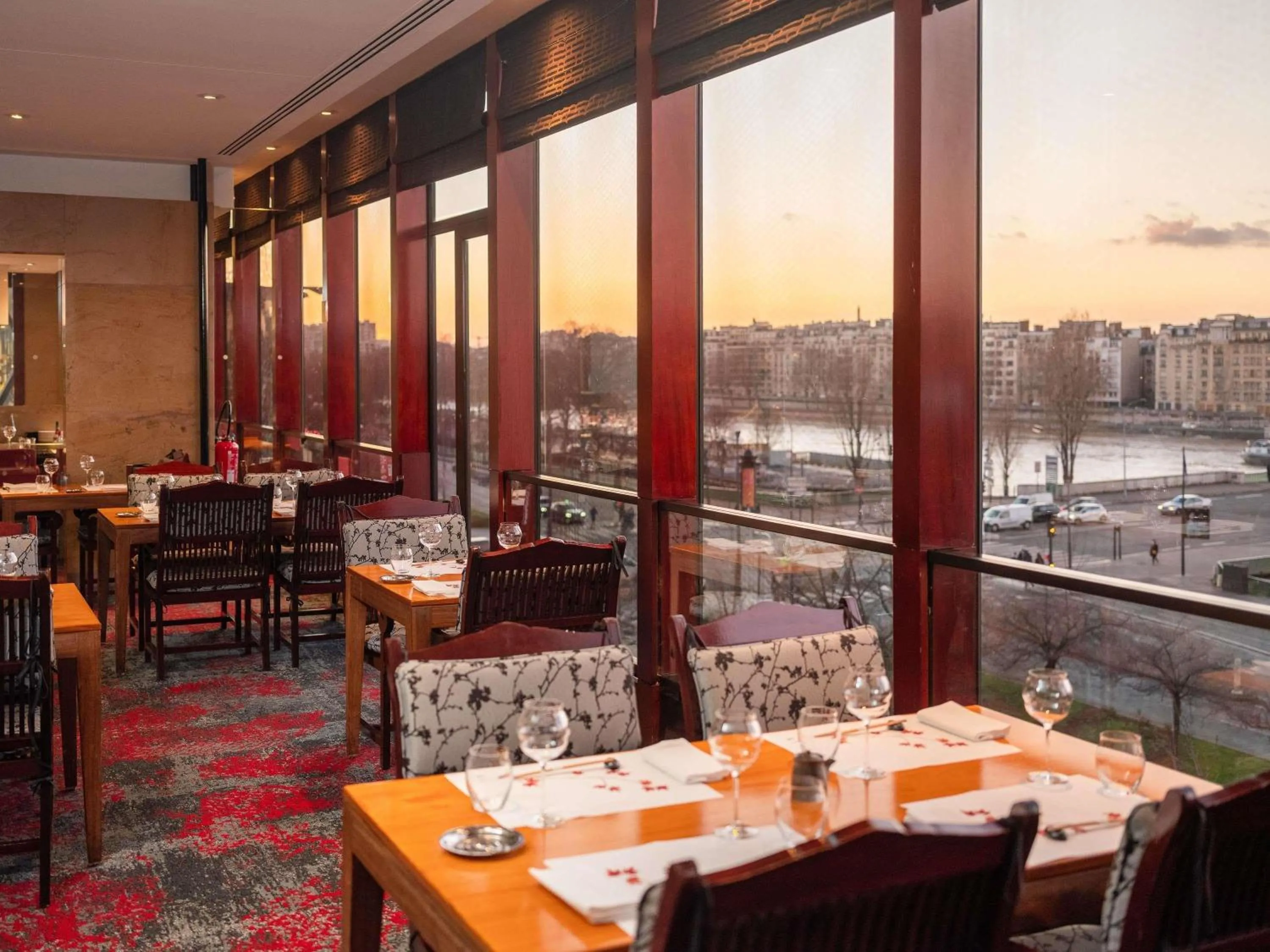 Restaurant/places to eat in Novotel Paris Centre Tour Eiffel