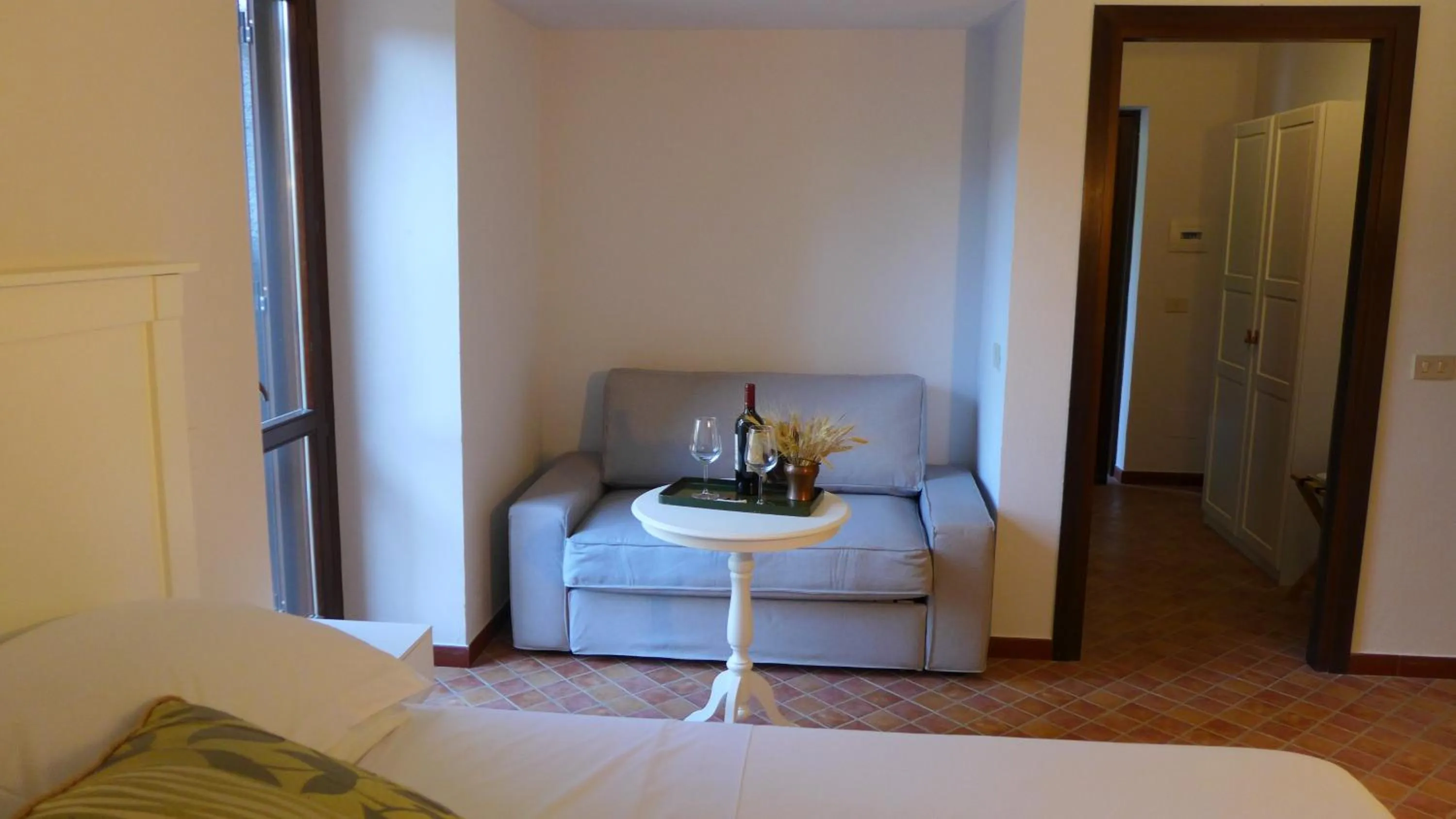 Seating area, Bed in Chiosi Country Club