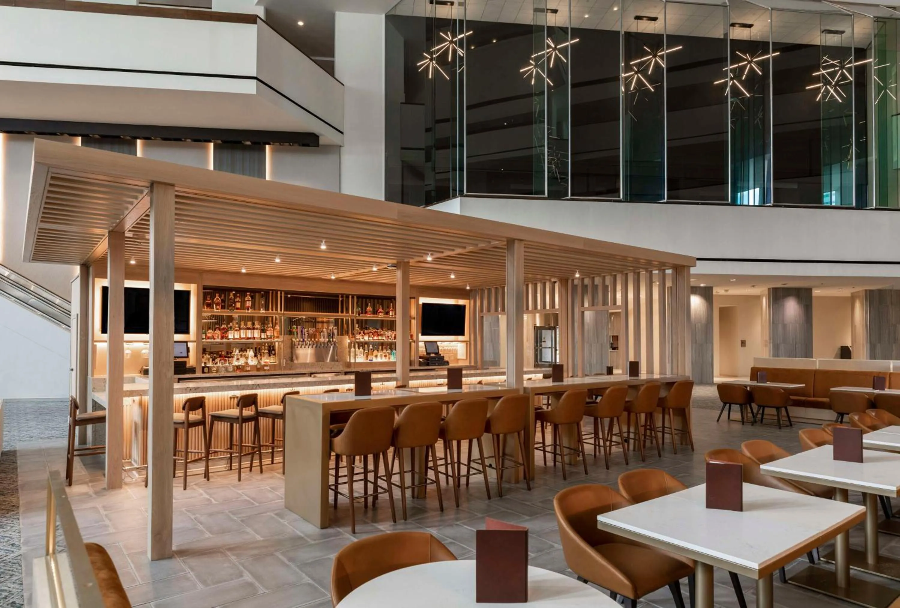 Lounge or bar in Hyatt Regency Houston Downtown