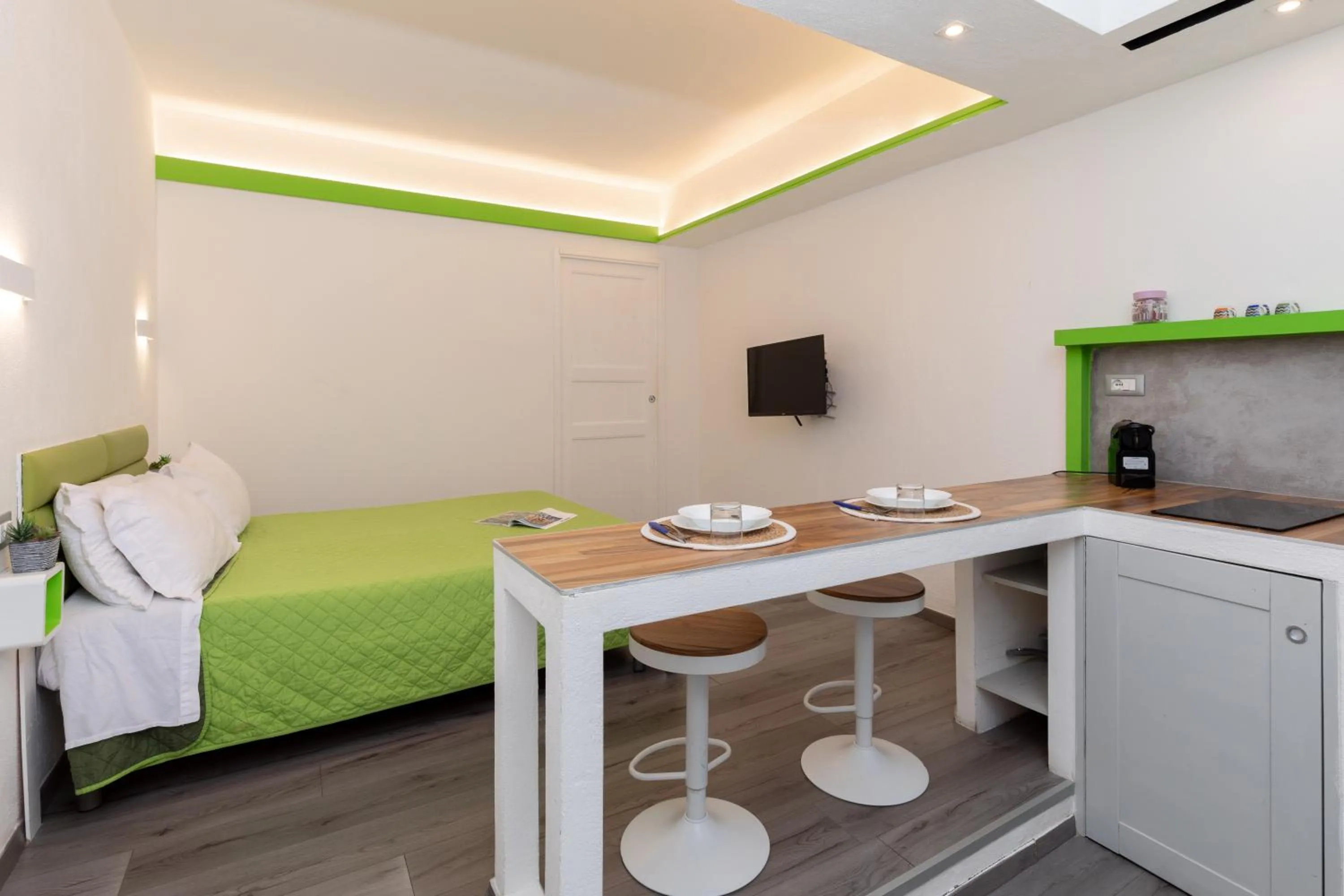 Photo of the whole room, Bed in OlbiaLoft