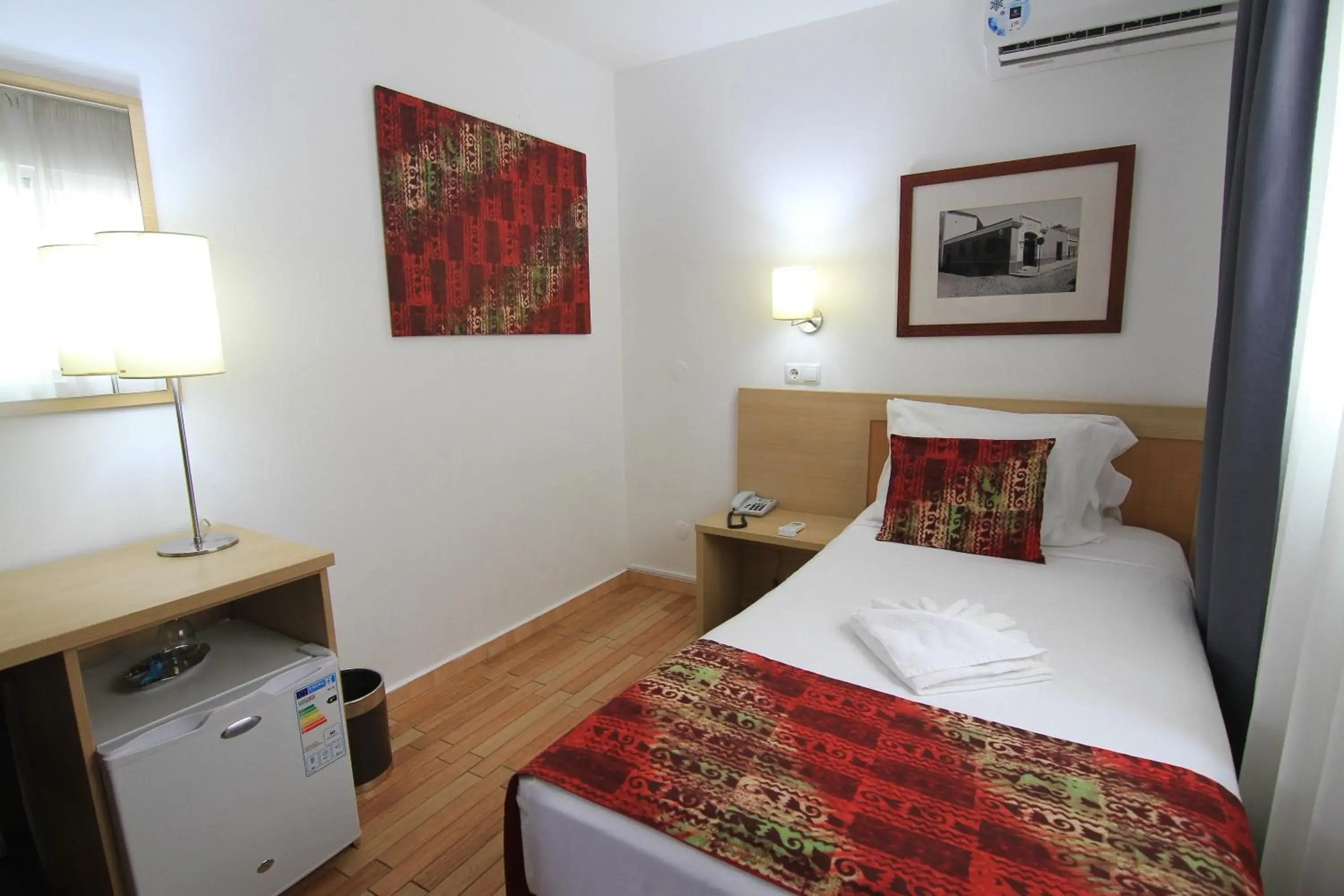 Standard Single Room in Hotel Santa Maria Standard Single Room in Hotel Santa Maria