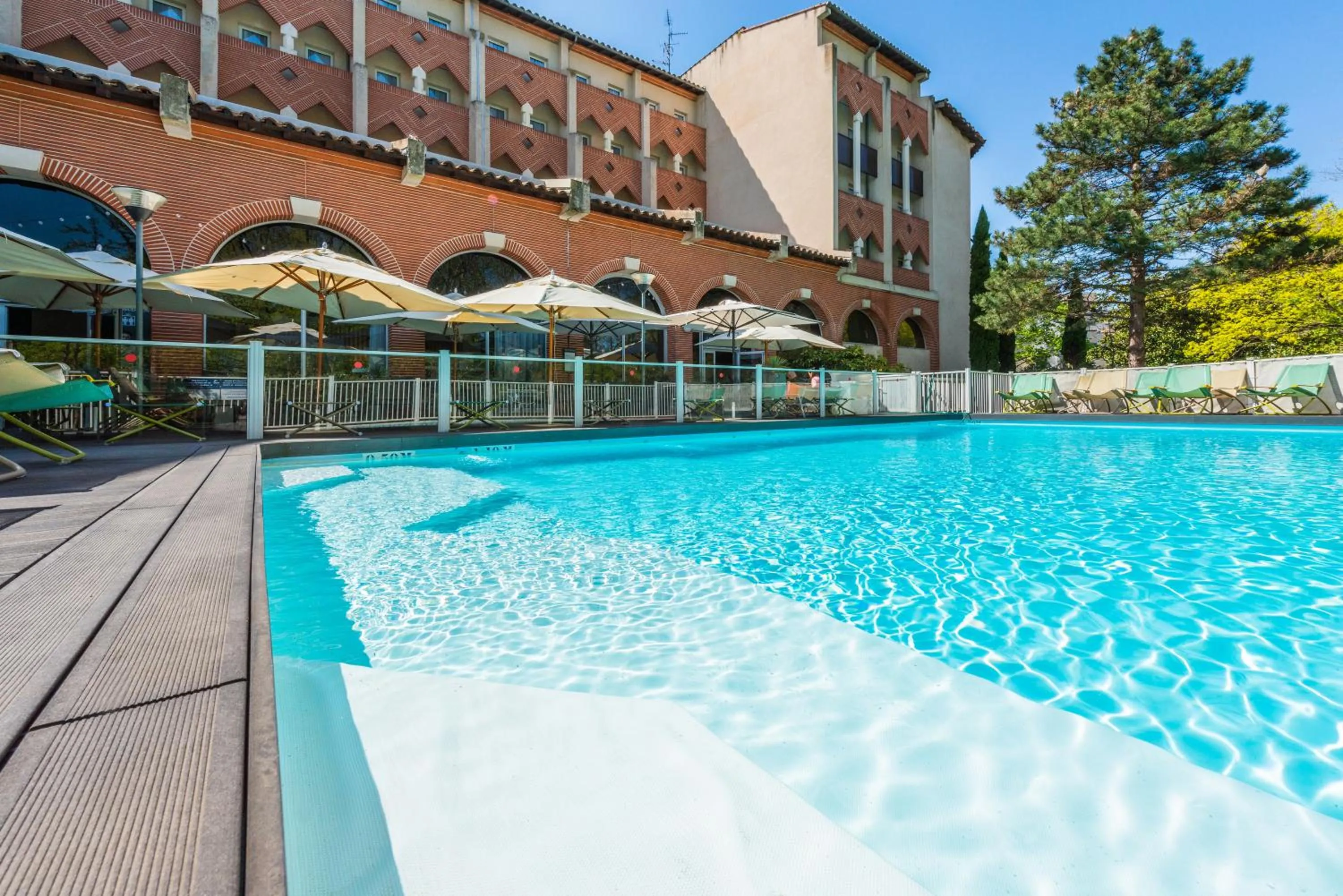 Swimming pool in Novotel Toulouse Centre Compans Caffarelli
