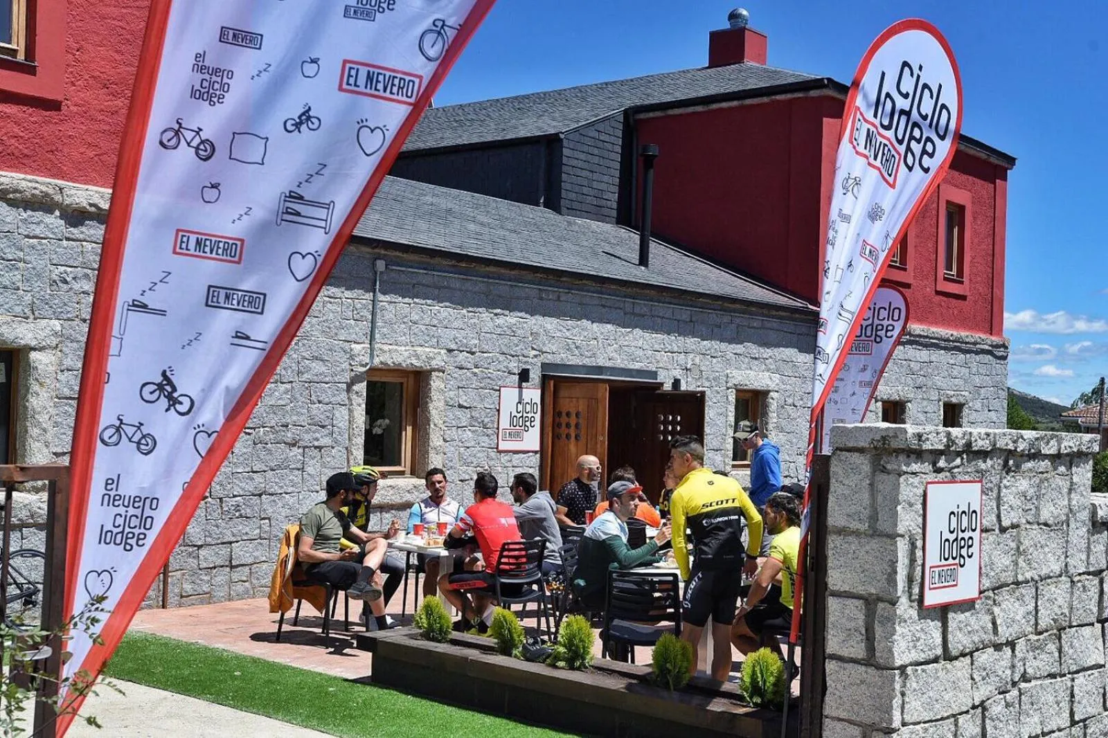 People in CicloLodge