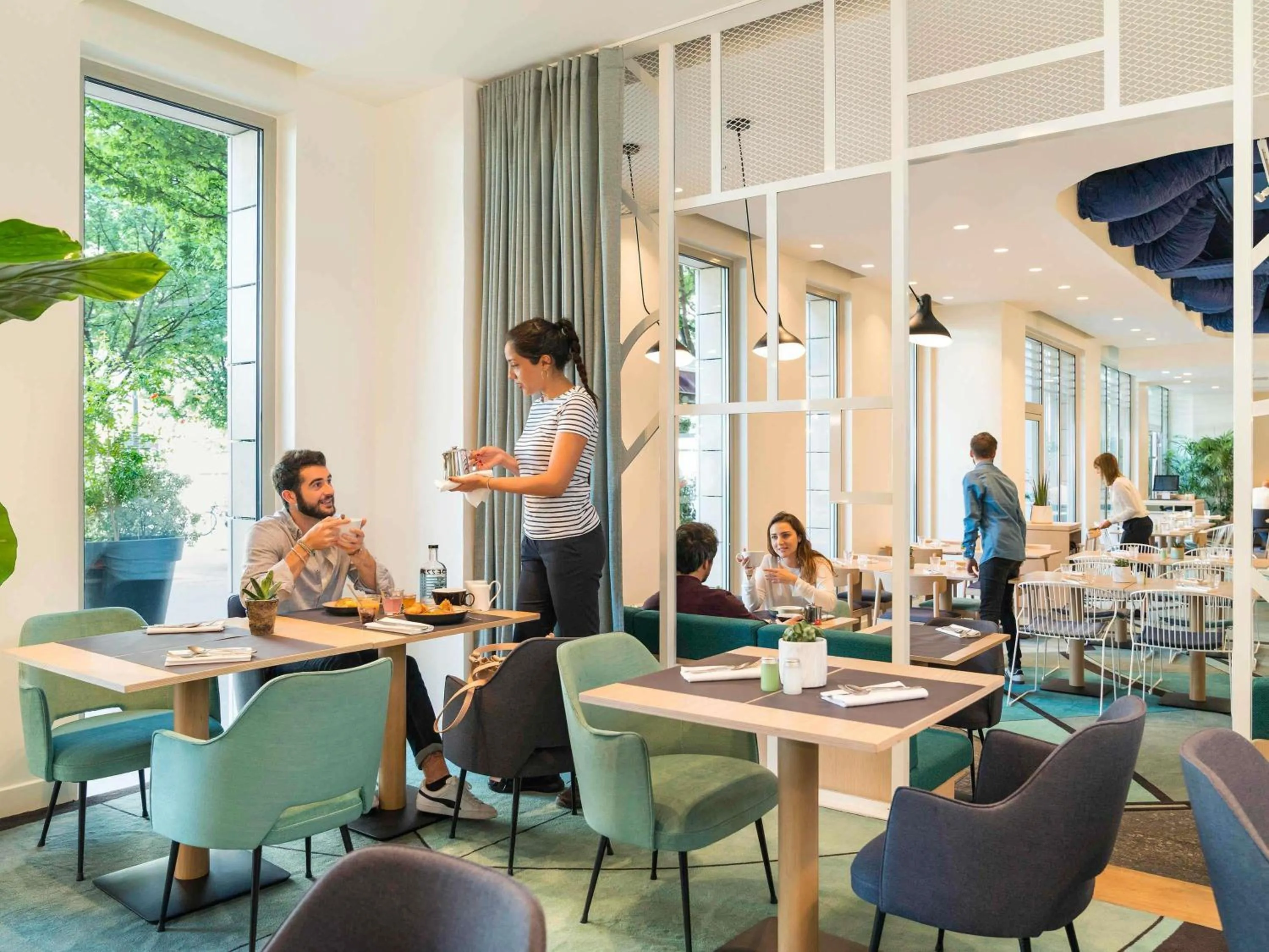 Restaurant/places to eat in Novotel Paris Centre Gare Montparnasse
