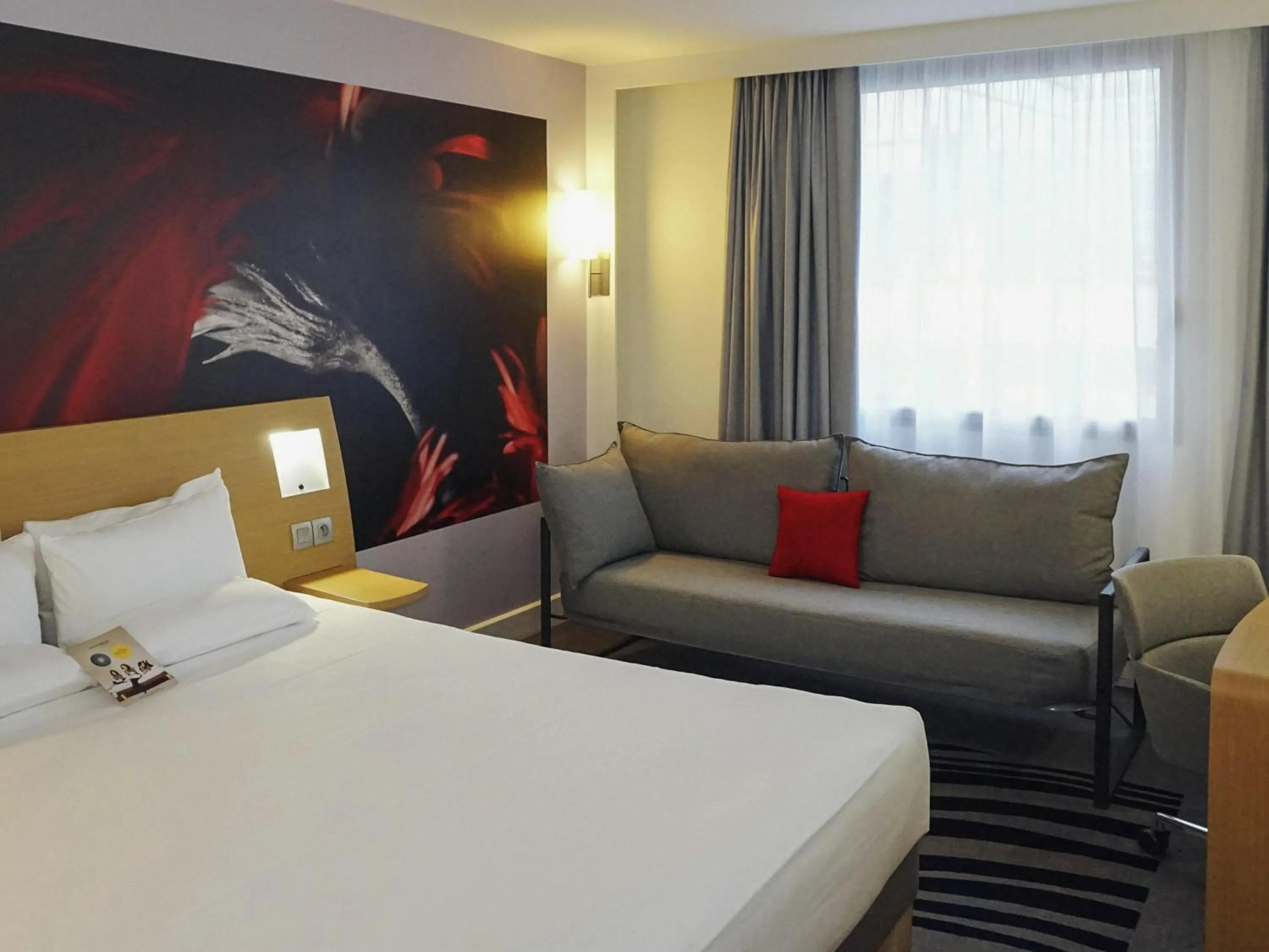 Bedroom, Bed in Novotel Paris Centre Gare Montparnasse