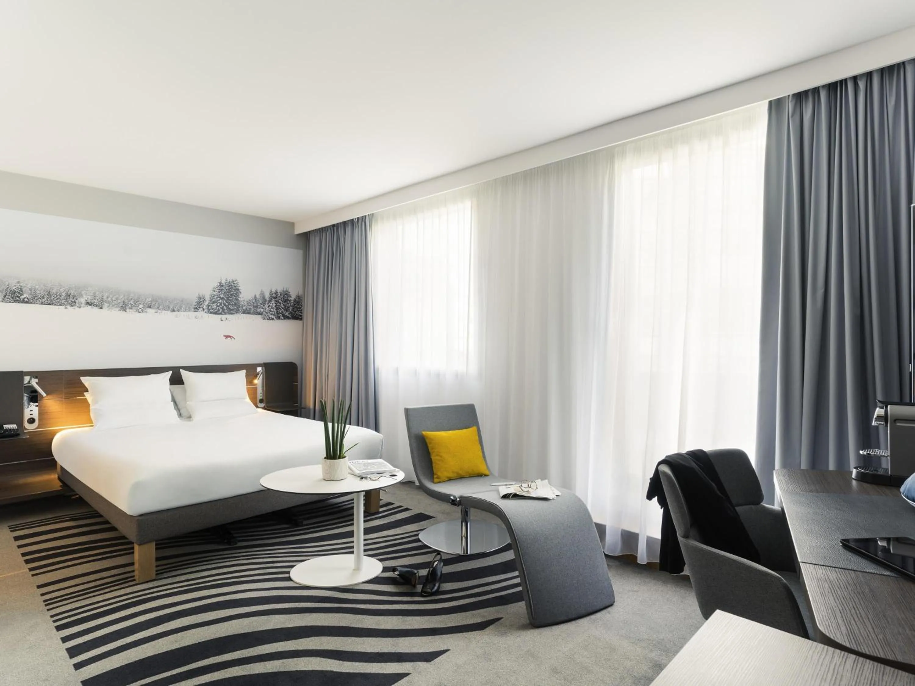 Bedroom, Bed in Novotel Paris Centre Gare Montparnasse