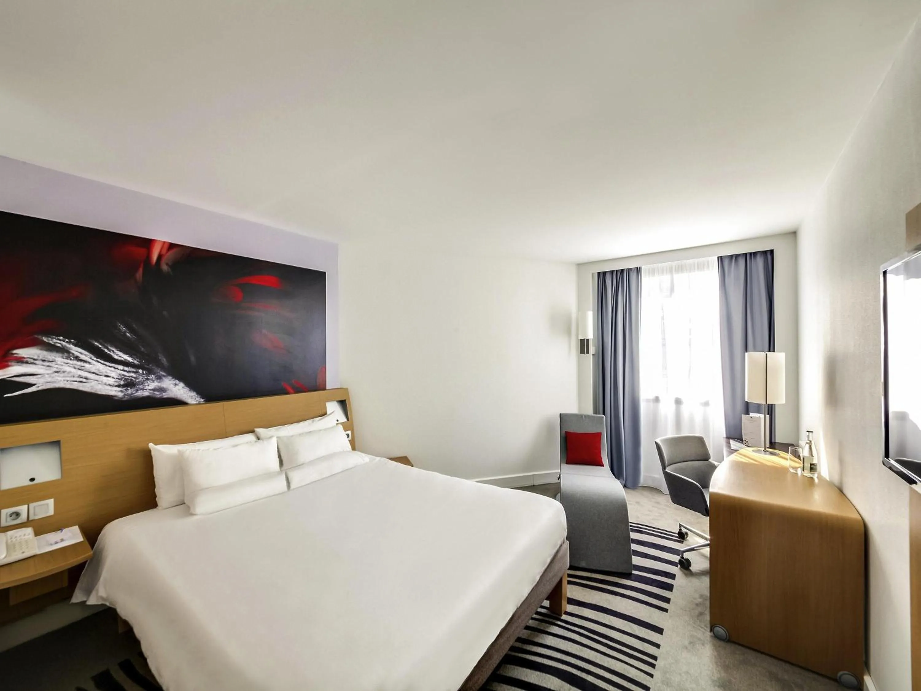 Bedroom, Bed in Novotel Paris Centre Gare Montparnasse