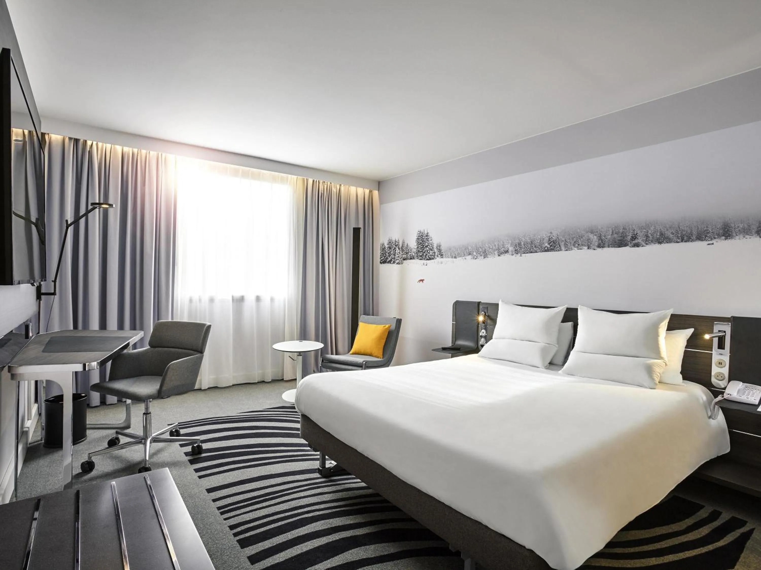 Bedroom, Bed in Novotel Paris Centre Gare Montparnasse