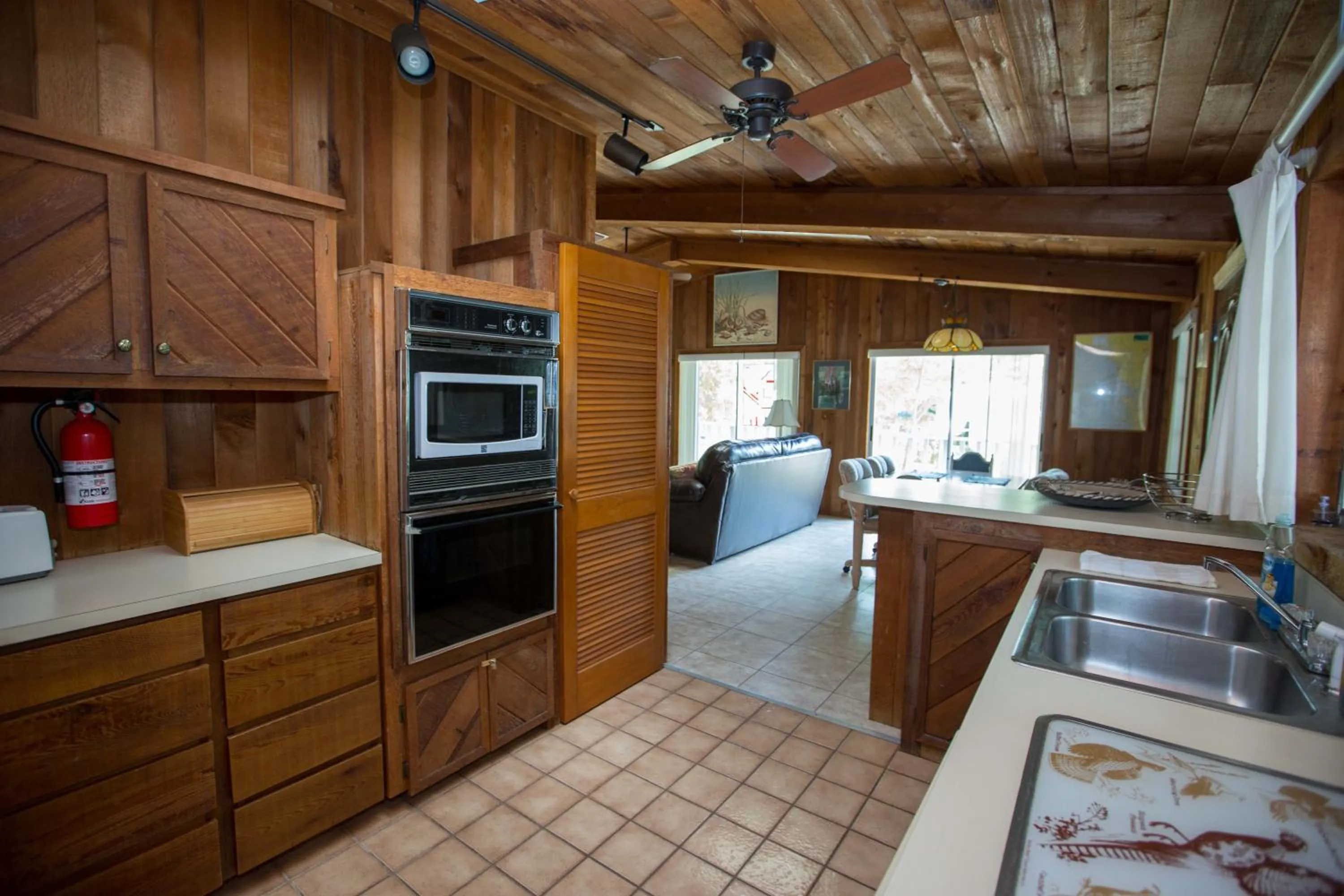Kitchen or kitchenette in Riverfront Treetop Bungalow