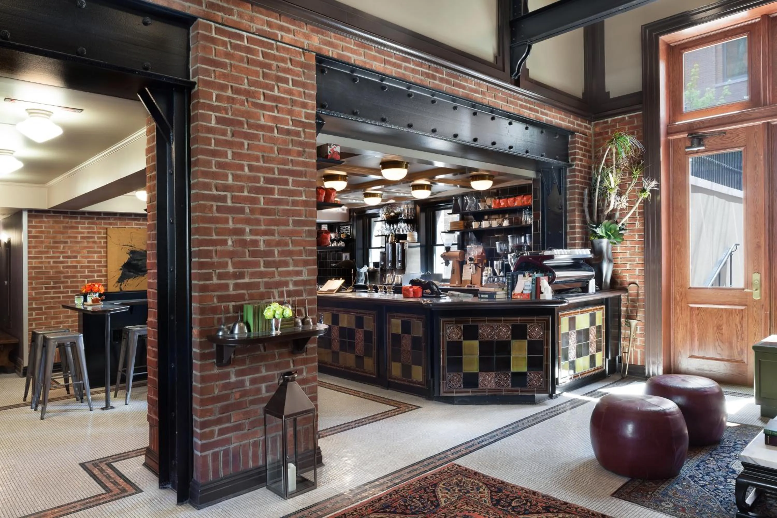 Lounge or bar in The High Line Hotel