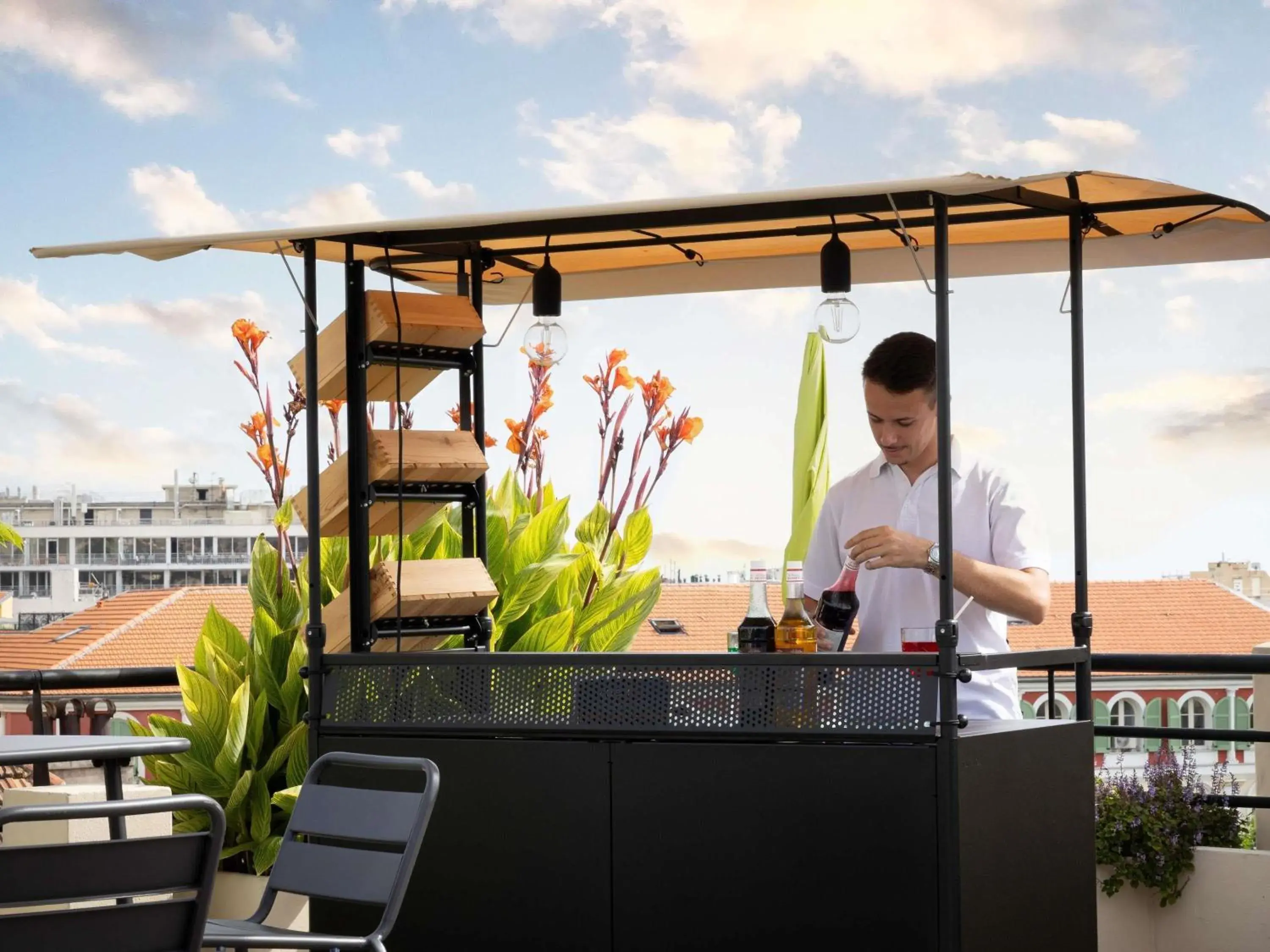 Lounge or bar in Mercure Nice Centre Grimaldi Lounge or bar in Mercure Nice Centre Grimaldi