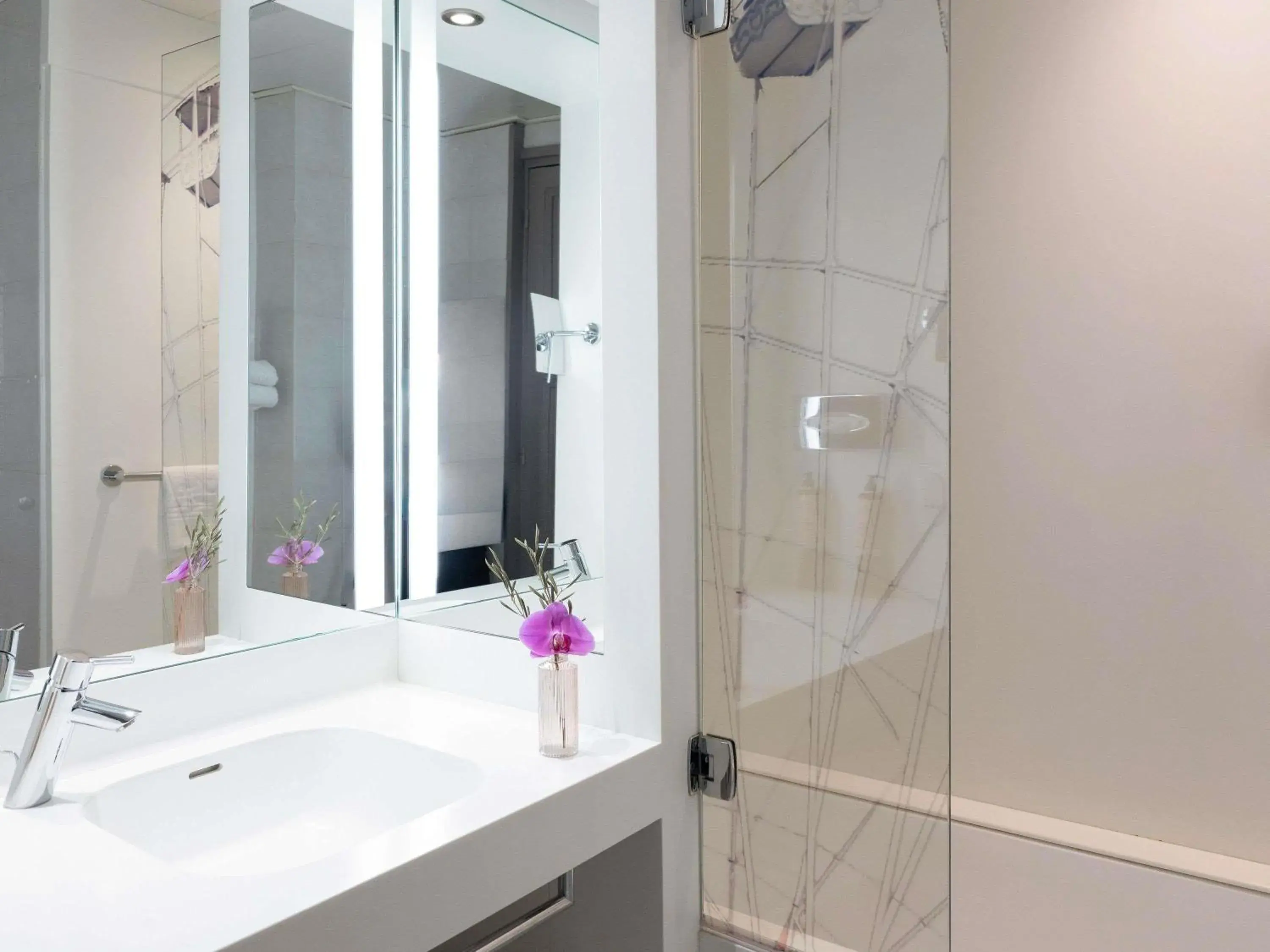 Bedroom in Mercure Nice Centre Grimaldi Bedroom in Mercure Nice Centre Grimaldi