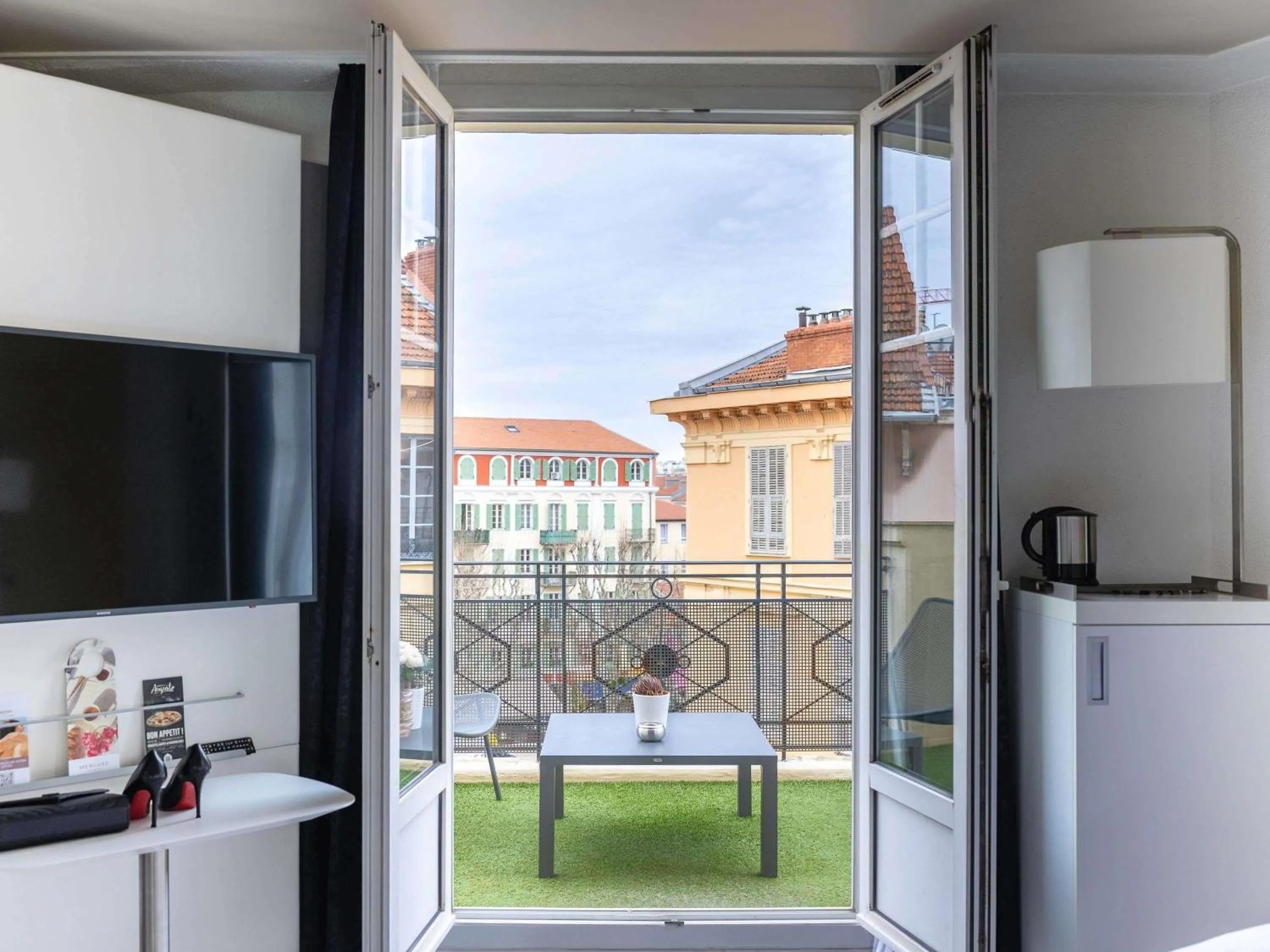 Bedroom in Mercure Nice Centre Grimaldi