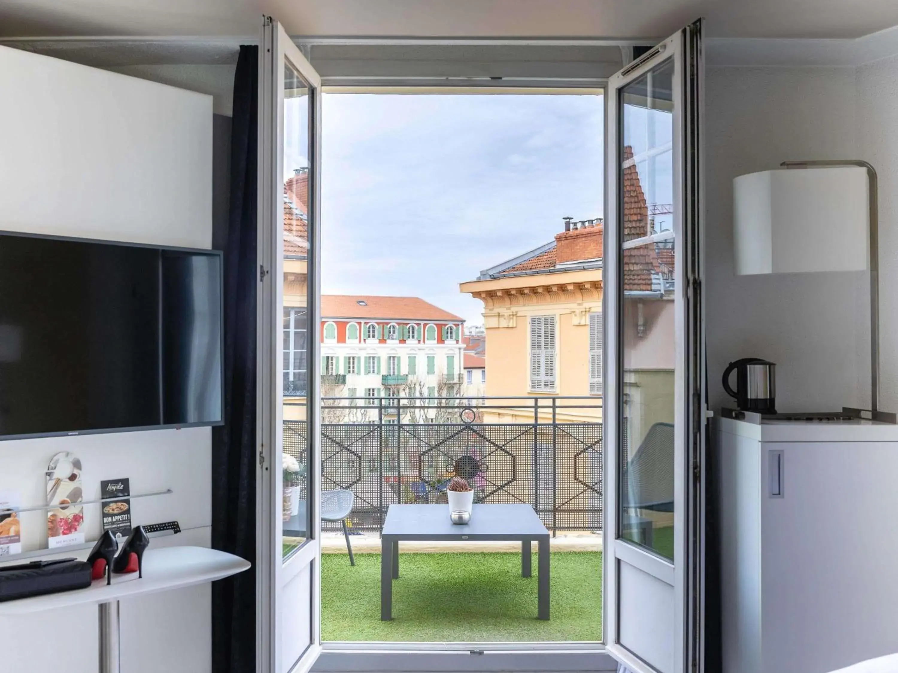 Bedroom in Mercure Nice Centre Grimaldi Bedroom in Mercure Nice Centre Grimaldi